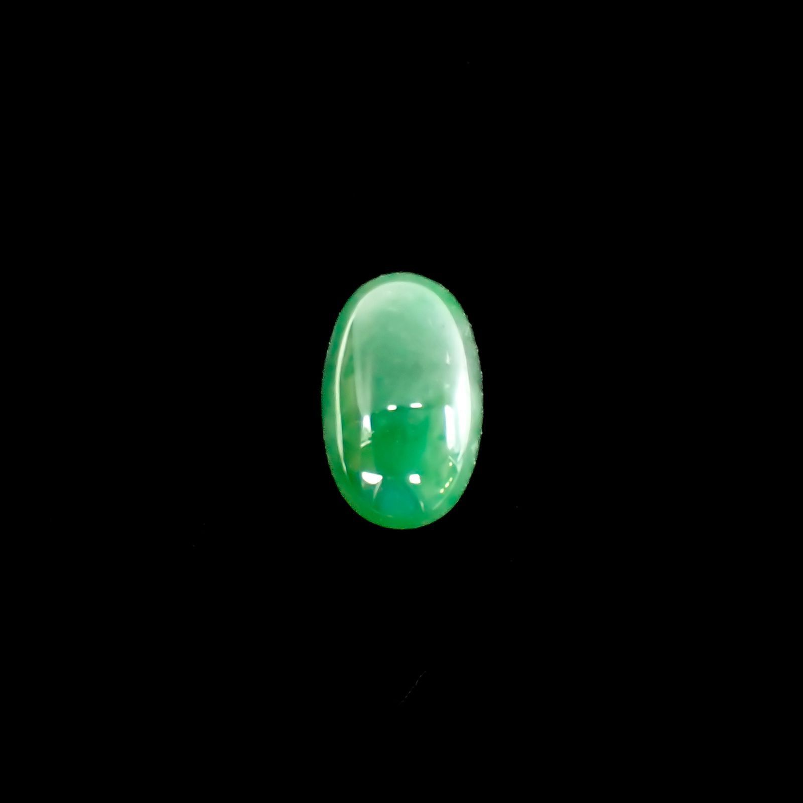 翡翠(宝石名ジェダイト(翡翠))ビルマ産 1.010ct ソ付(彩珠)[230119867]8.3x5.1mm前後