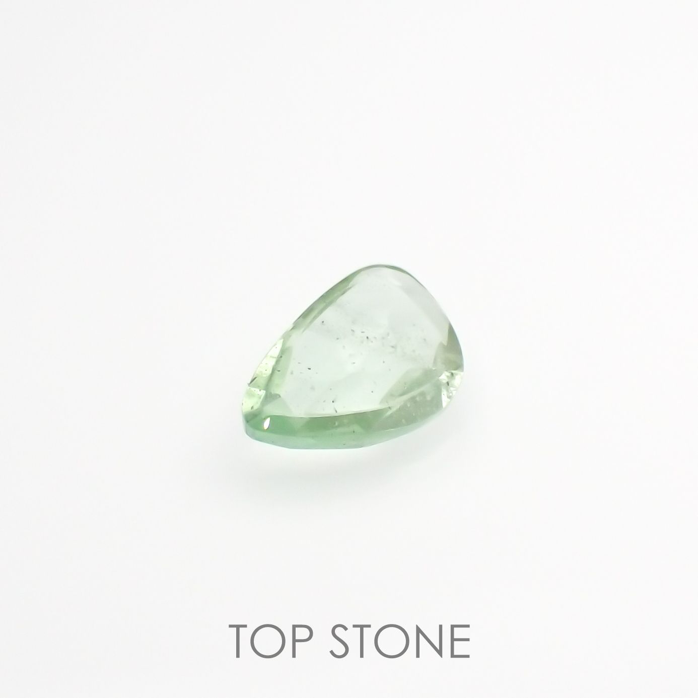 ◇ローズカット◇バナジウムコーネルピン(宝石名コーネルピン)タンザニア・タンガ州産 0.60ct 識別済[220115545]7.4x4.7mm前後