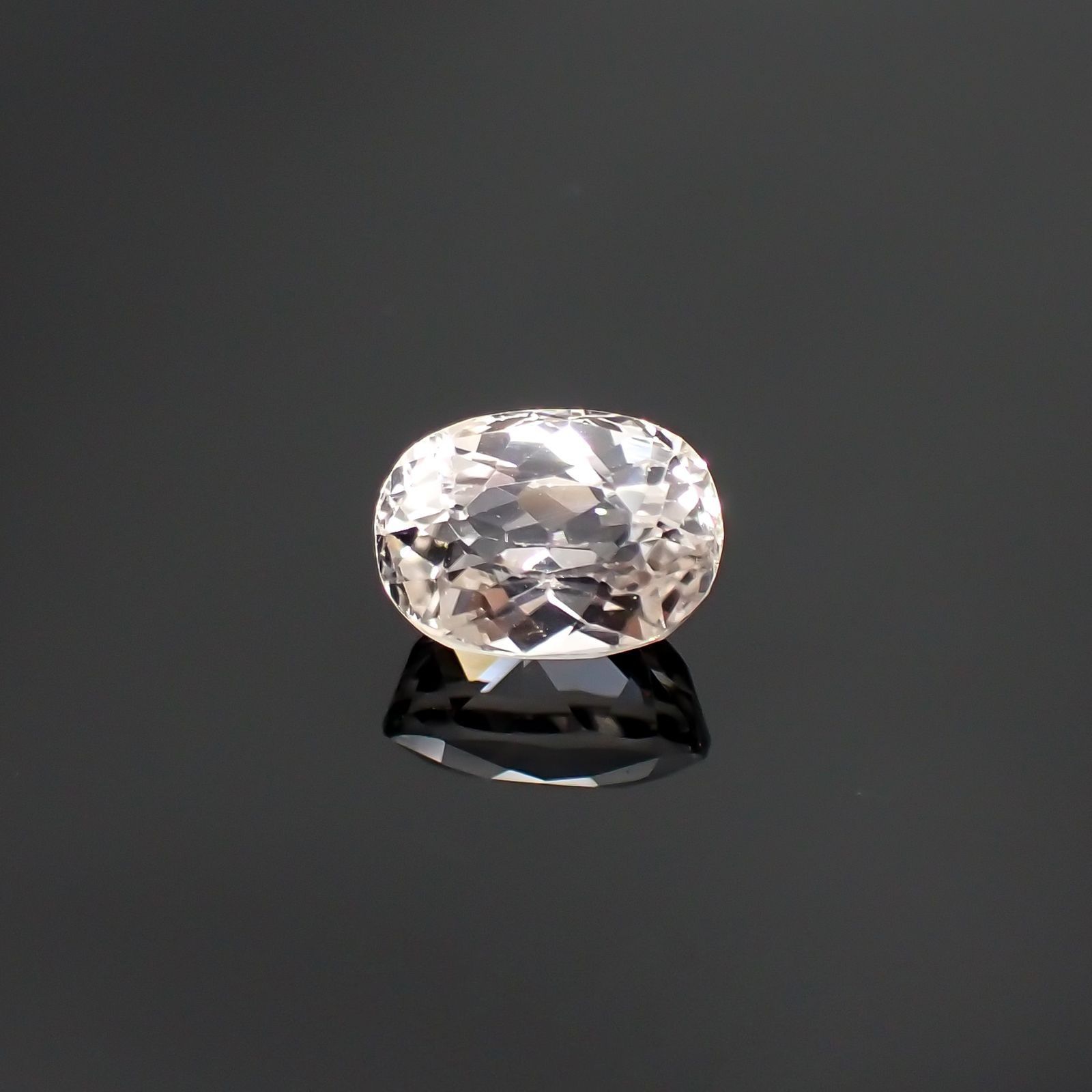 イエロースポジュミン(宝石名スポジュミン) アフガニスタン産 3.83ct 識別済[250711459]10.3×7.5mm前後