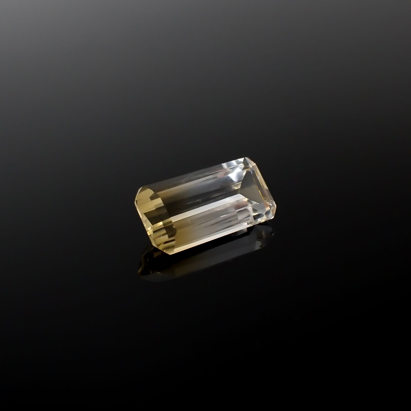 バイカラーシトリン ブラジル・ミナスジェライス州産 4.76ct[240326453]15x7.3mm前後