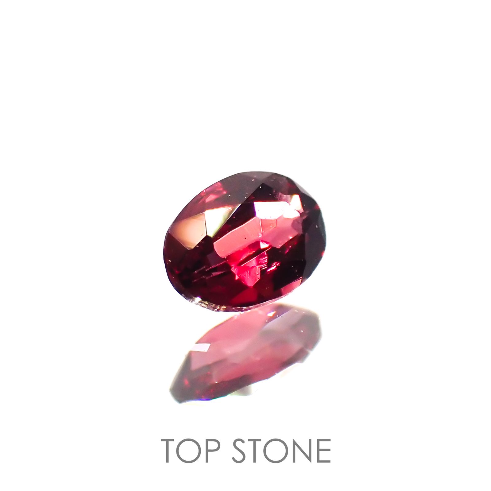 レッドスピネル(宝石名レッド・スピネル)タンザニア産 0.18ct 識別済[220114330]3.9x3mm前後