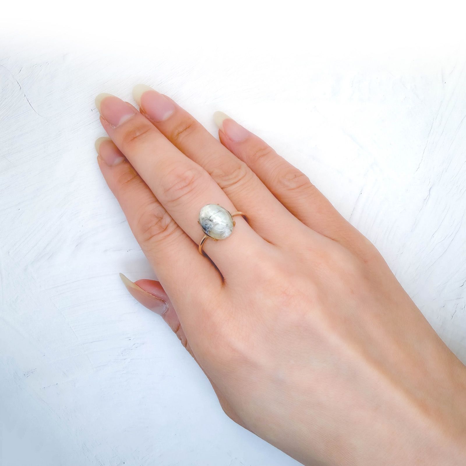 オパールキャッツアイ ブラジル・バイーア州産 3.28ct / 11.7x9.1mm前後 [260933095]