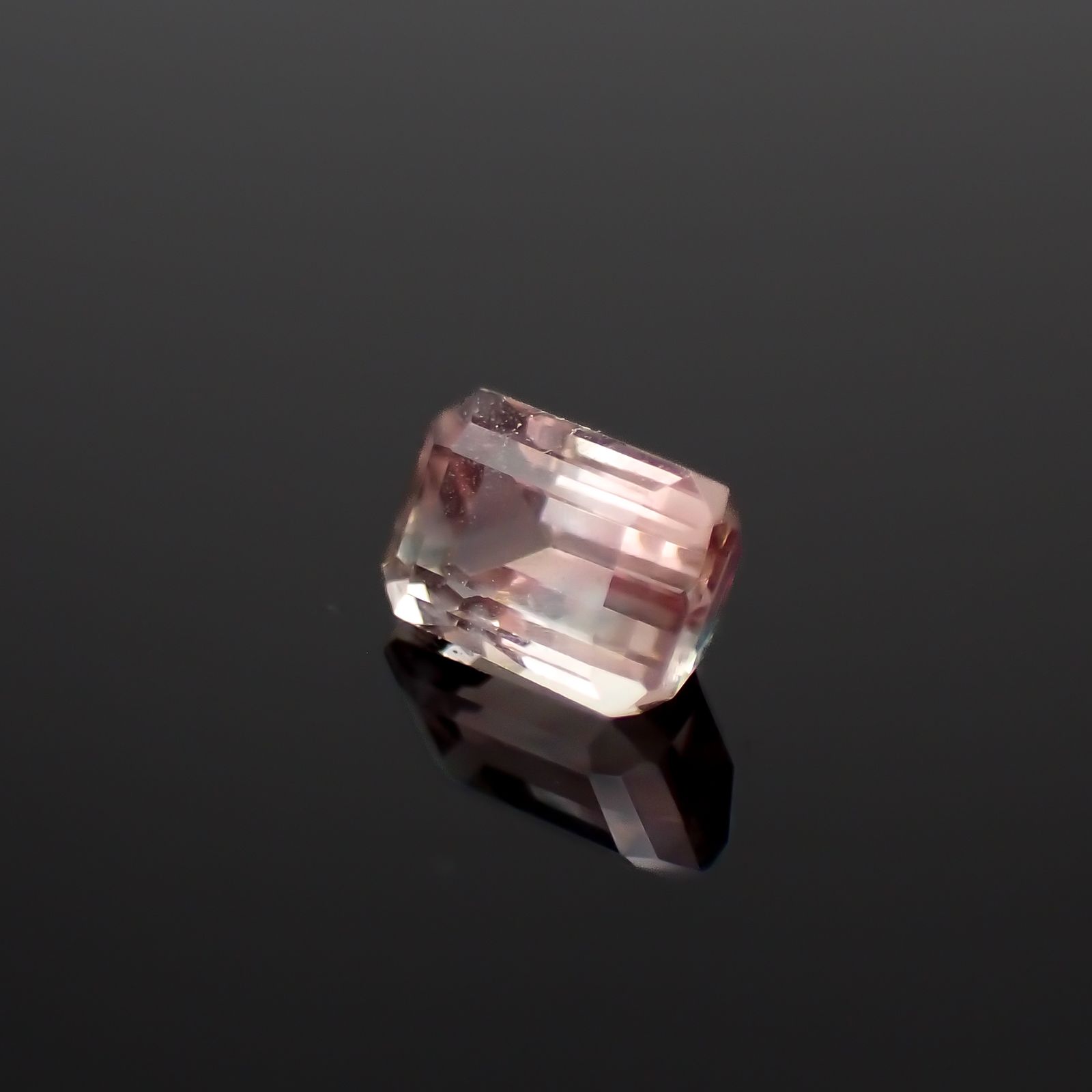 パーティカラーオレゴンサンストーン アメリカ・オレゴン州産 0.59ct[230722845]5.9x3.8mm前後