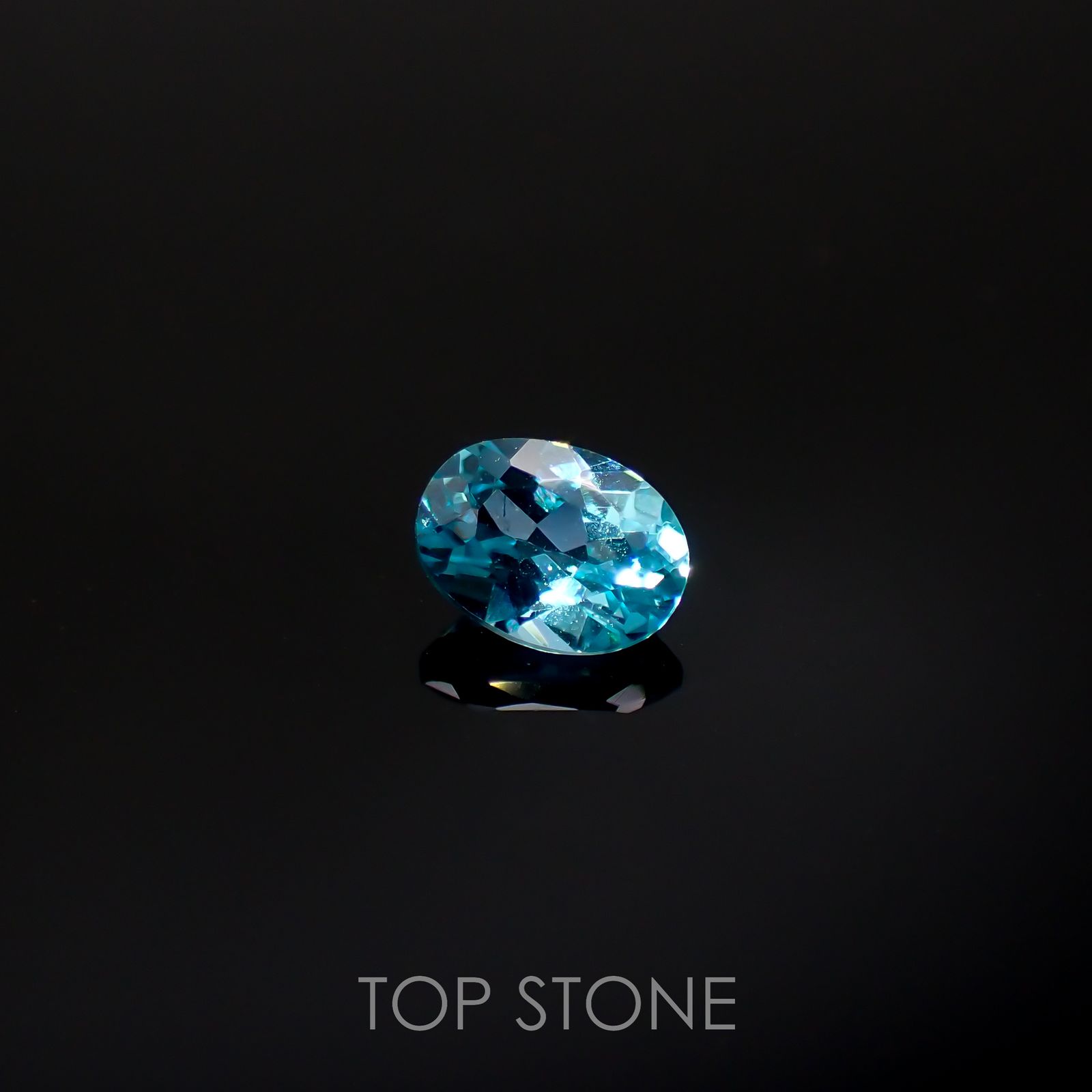 アパタイト(宝石名アパタイト)マダガスカル産 0.82ct 識別済[220616386]6.7x4.9mm前後