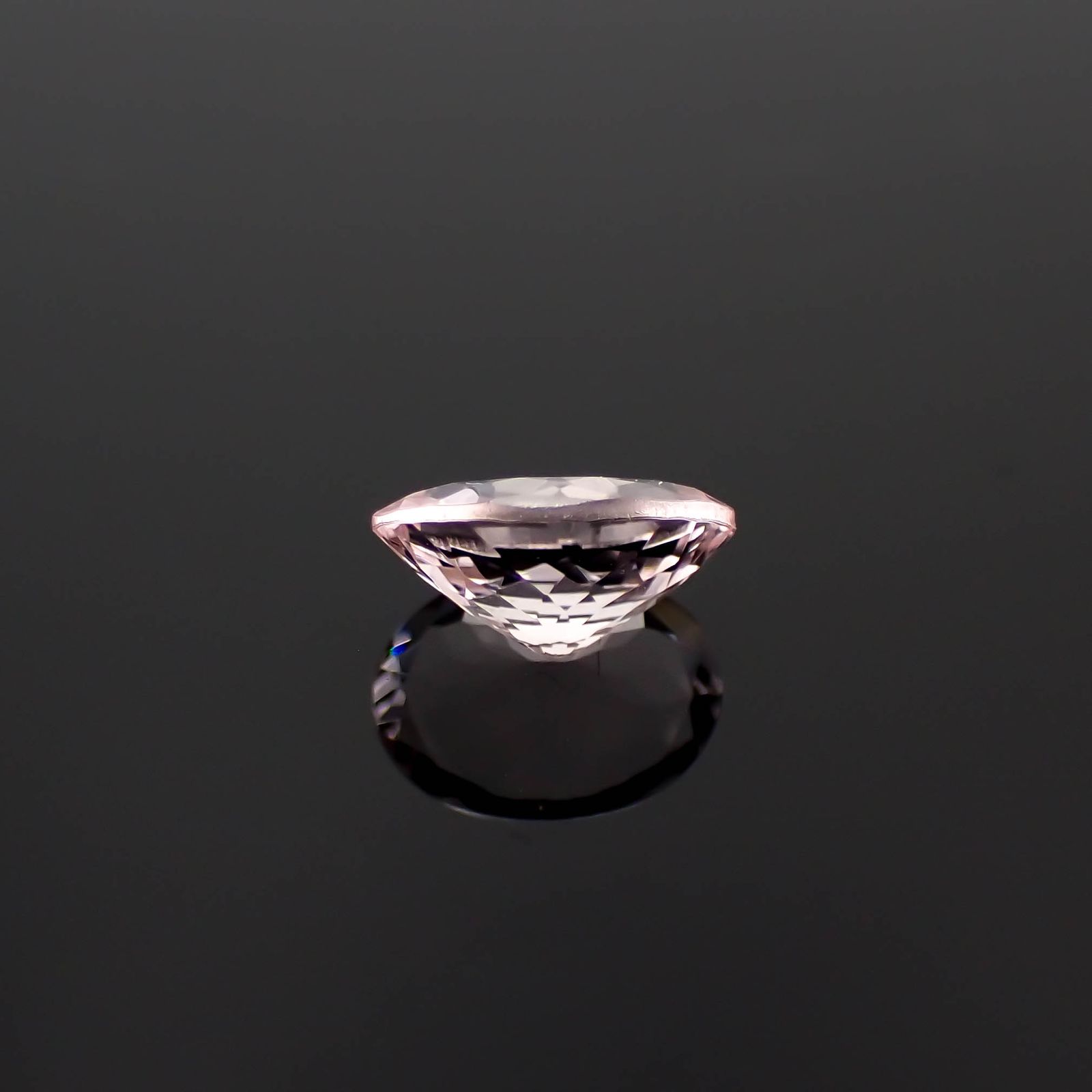 モルガナイト ブラジル産 1.02ct[240326776]7.9x6.1mm前後