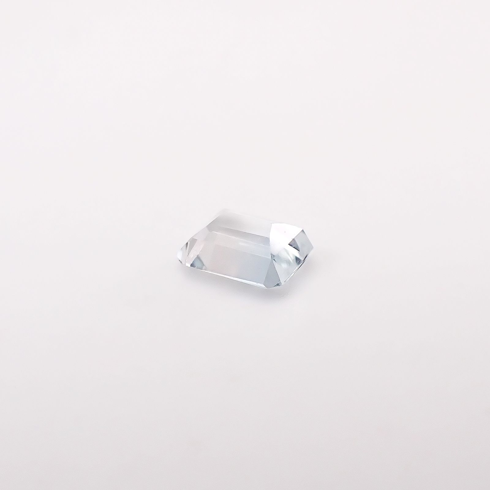 バイカラートパーズ 非加熱 ブラジル産 1.14ct / 6.9x5.2mm前後 [260331802]