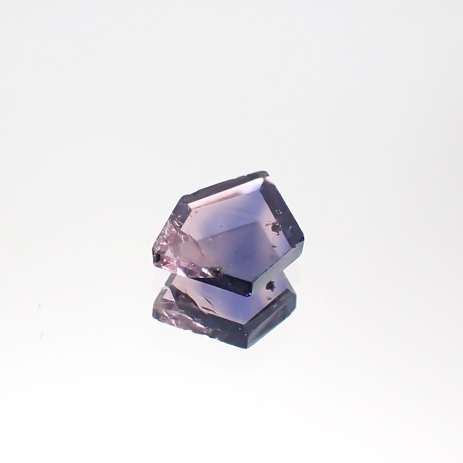 ◇カスタムカット◇ウィンザーサファイア(宝石名サファイア)タンザニア・ウィンザー産 0.92ct 識別済[220515948]7.6x6.2mm前後