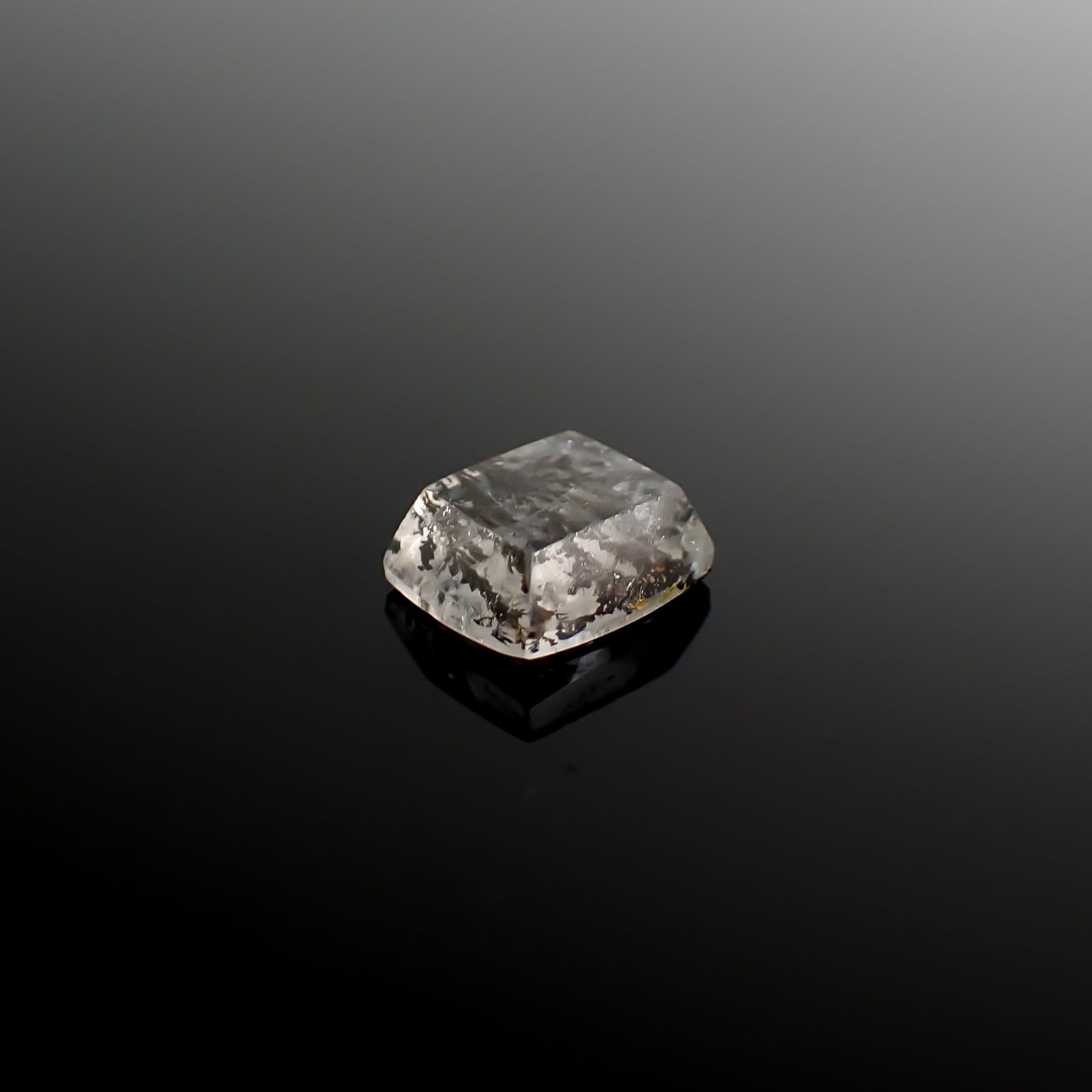 デンドリチッククォーツ ブラジル産 2.33ct / 8.9x7.5mm前後 [260832747]