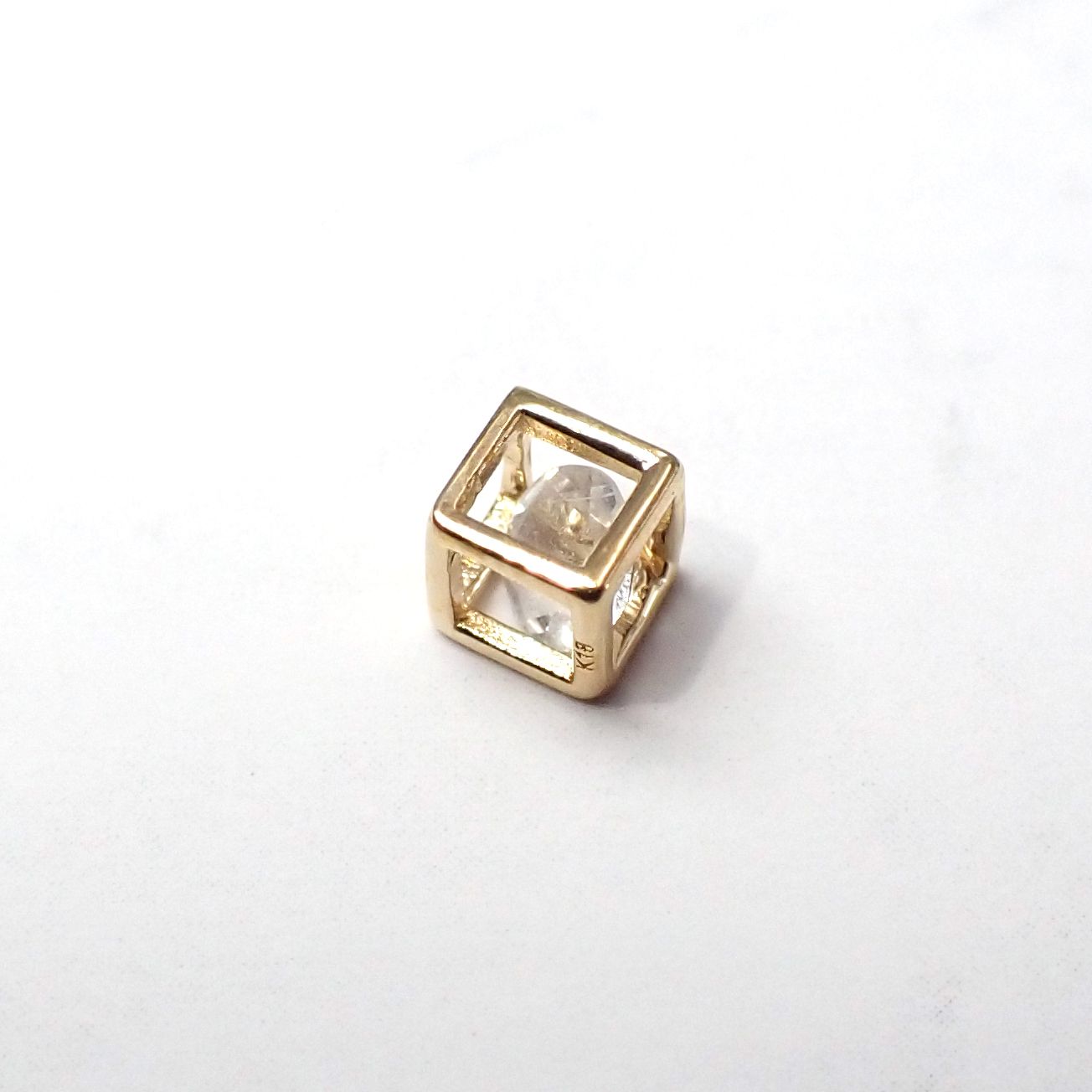 ◇K18 Reinette（レネット）◇クリスタル(天然水晶) | キューブボックスデザイン [チャーム/ペンダントトップ※チェーン別売り]