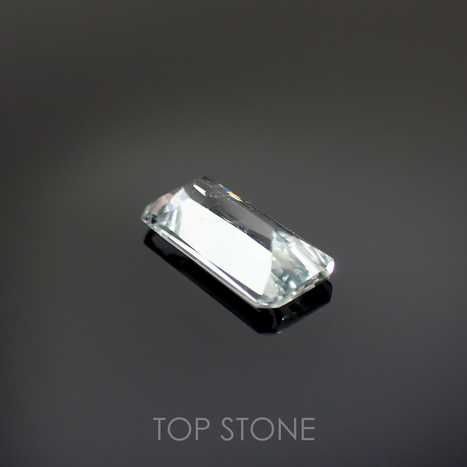 ジェレメジェバイト(宝石名エレメージェバイト) ナミビア産 1.386ct ソ付(彩珠)[20095027]10.3×4.9mm前後