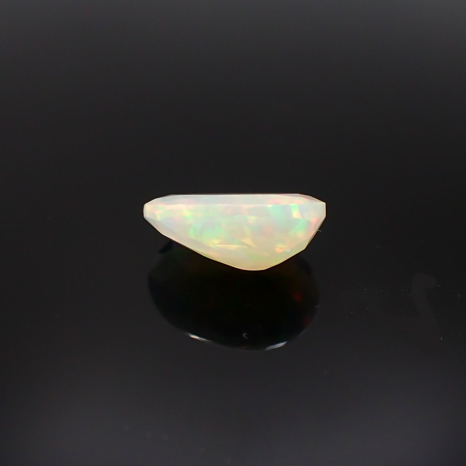 エチオピアオパール(宝石名オパール)エチオピア産 2.99ct 識別済[220917705]13.6x9.8mm前後