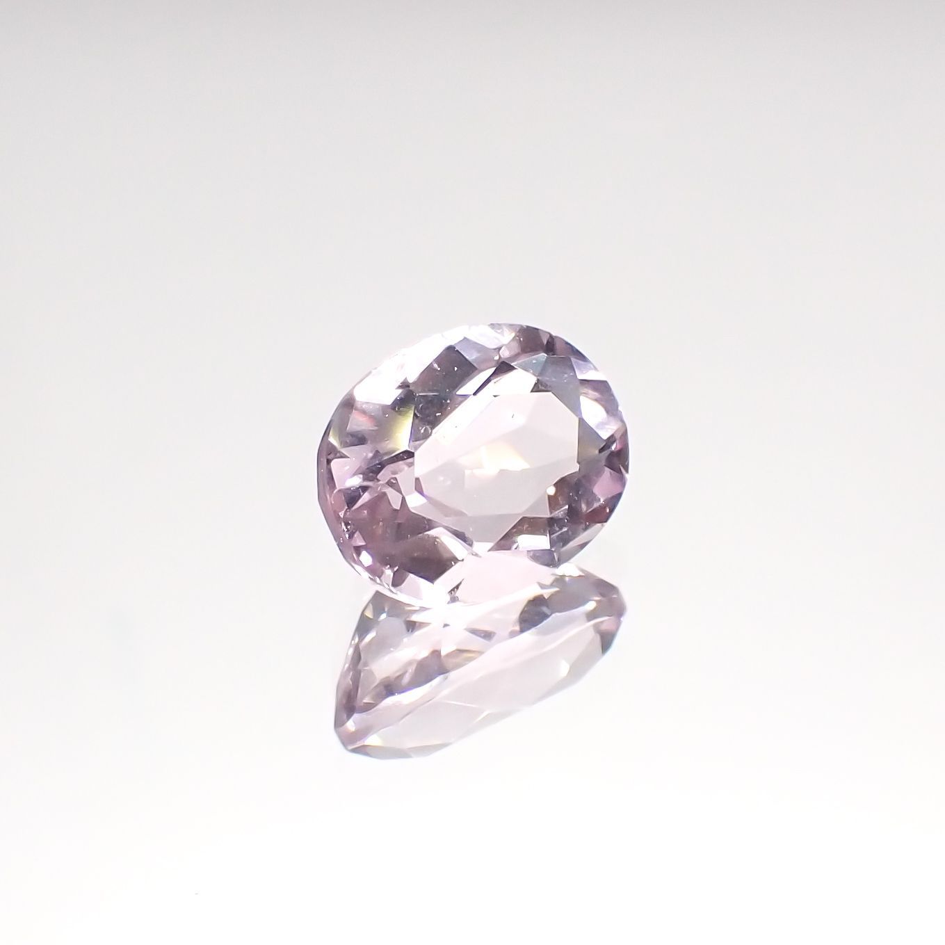 ピンクフローライト(宝石名フルオライト)ブラジル産 3.56ct 識別済[220115136]10.3x8.2mm前後