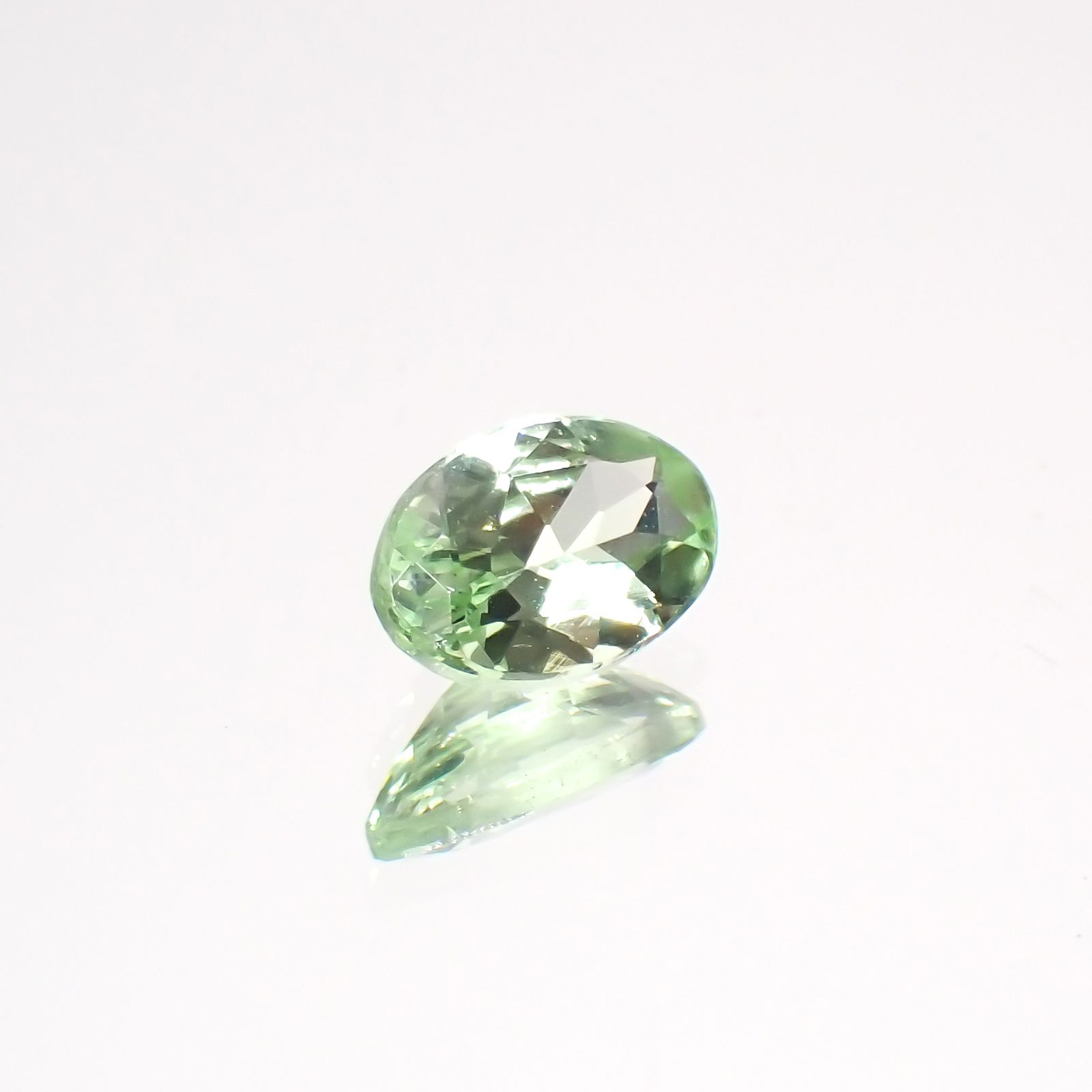ミントガーネット タンザニア産 0.41ct[231023724]5.7x3.8mm前後