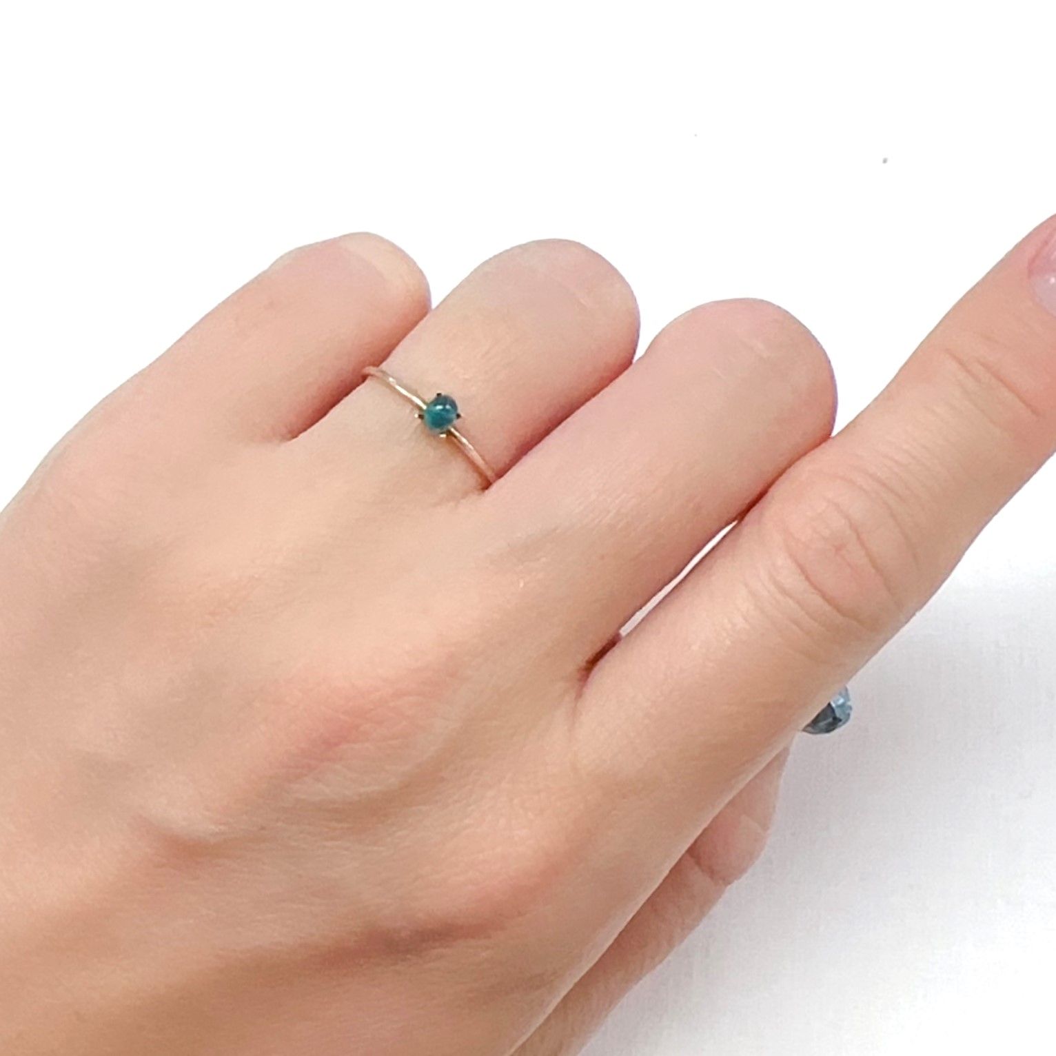 アウイナイト フルオレッセンス アフガニスタン産 0.15ct[240326761]3.8x3mm前後