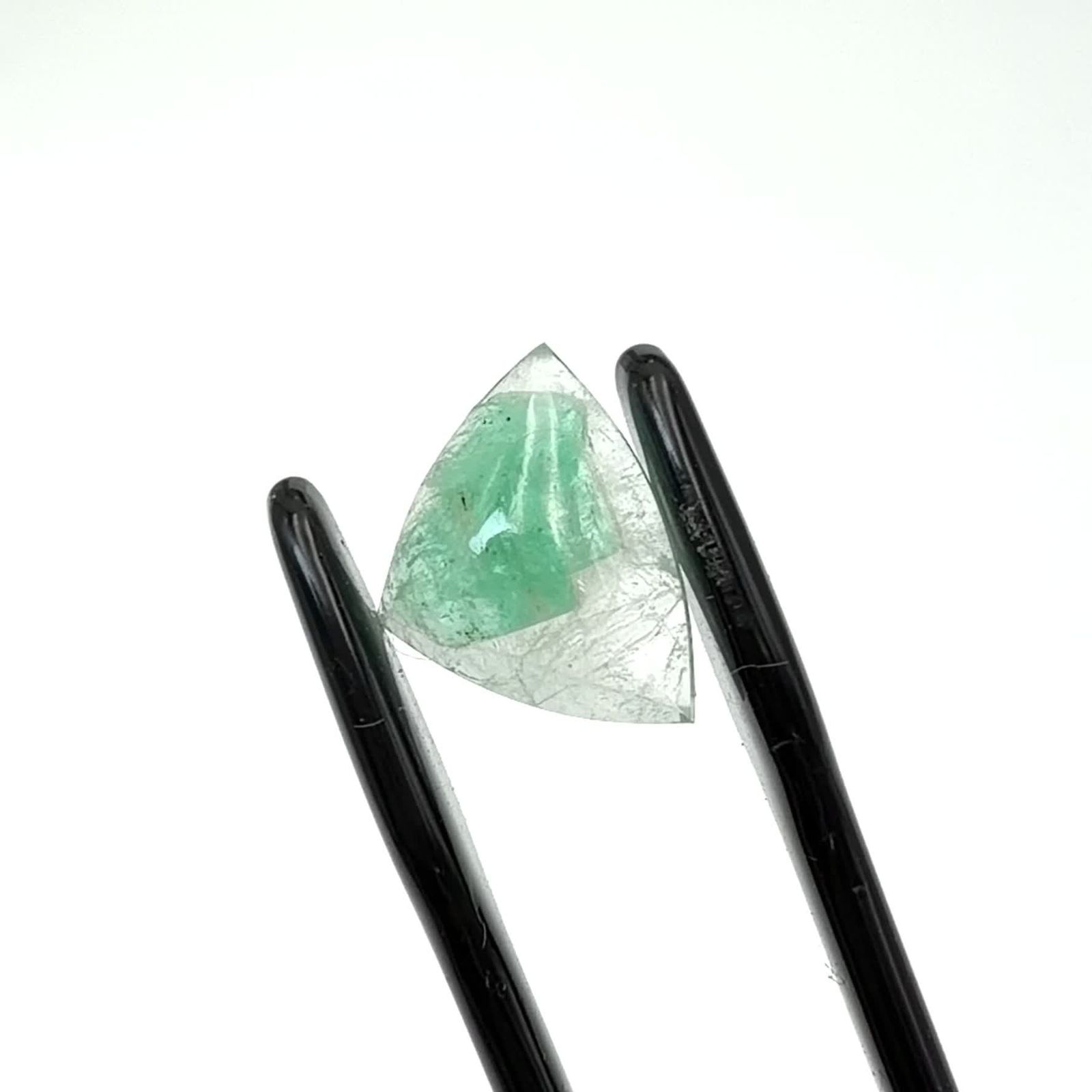 エメラルドインクォーツ ブラジル産 2.46ct / 8.9x11.7mm前後