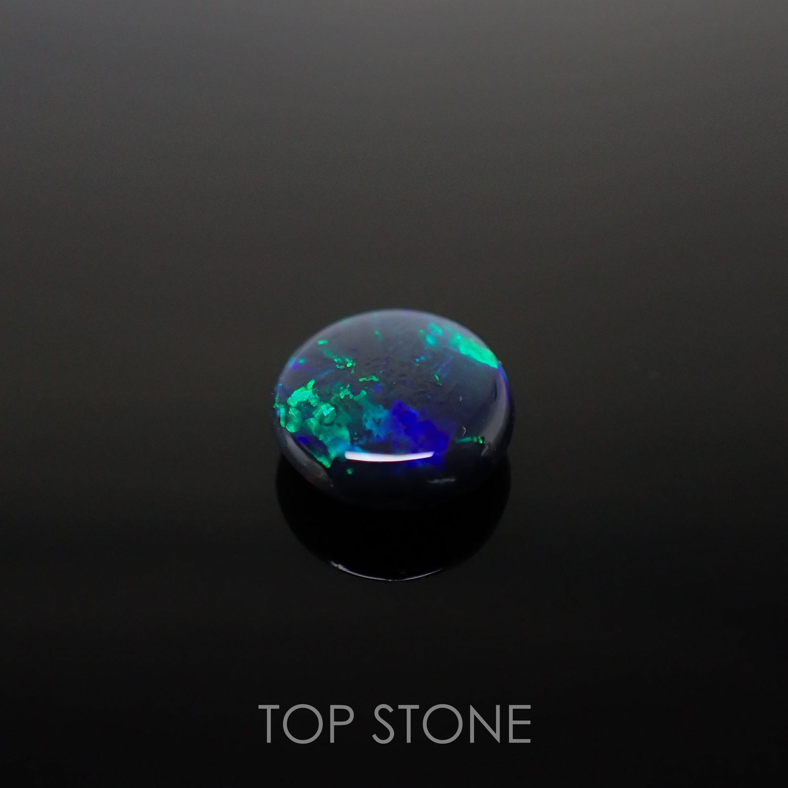 ブラックオパール(宝石名ブラック・オパール) オーストラリア産 1.448ct ソ付(彩珠)[210611324]9.2×8.2mm前後
