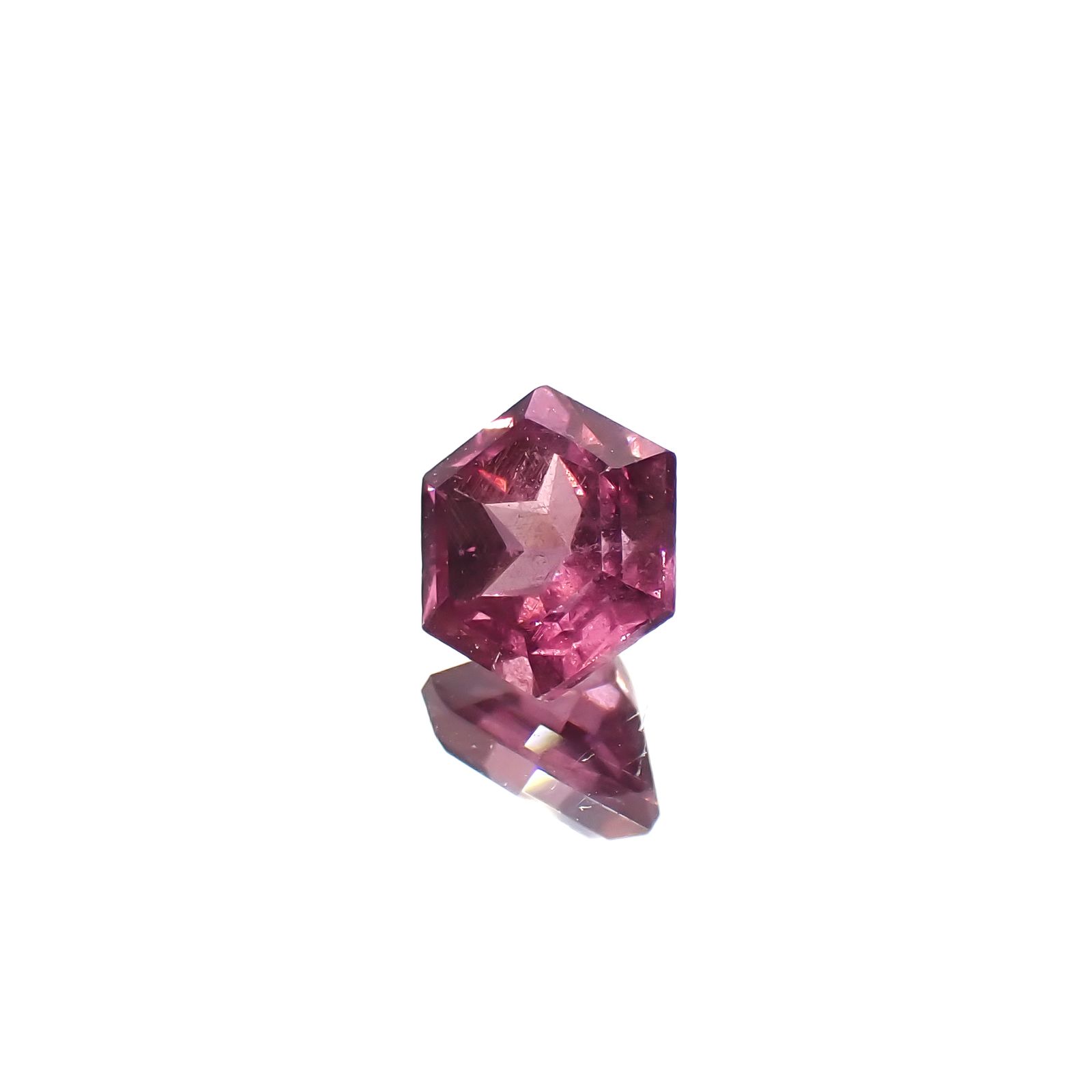 ◇ヘキサゴンカット◇カラーシフト マラヤガーネットSA(宝石名ガーネット) タンザニア産 0.76ct 識別済[210210091]5.1×5mm前後