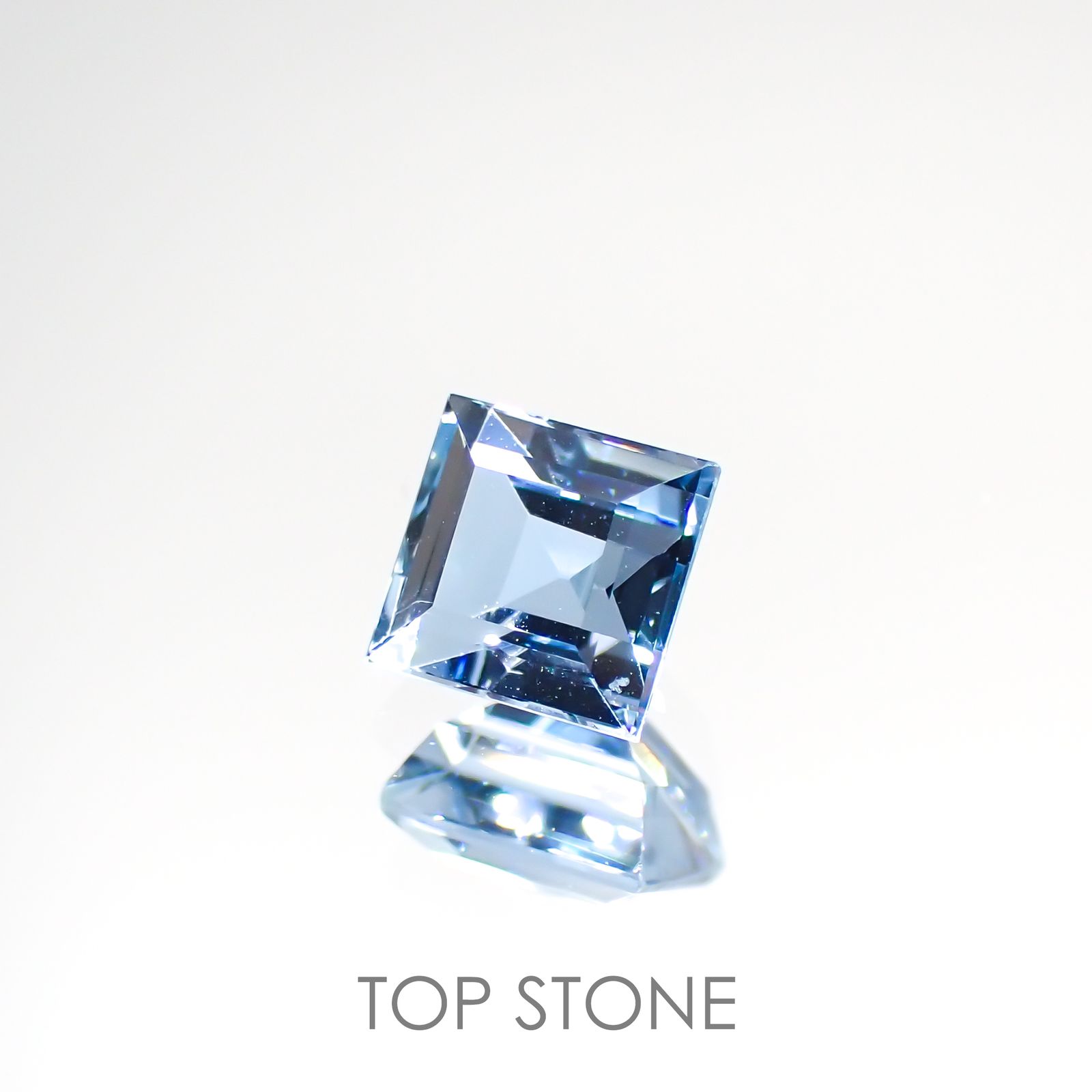 アクアマリン サンタマリアカラー(宝石名アクアマリン) モザンビーク産 0.71ct 識別済[210912600]4.9×4.8mm前後