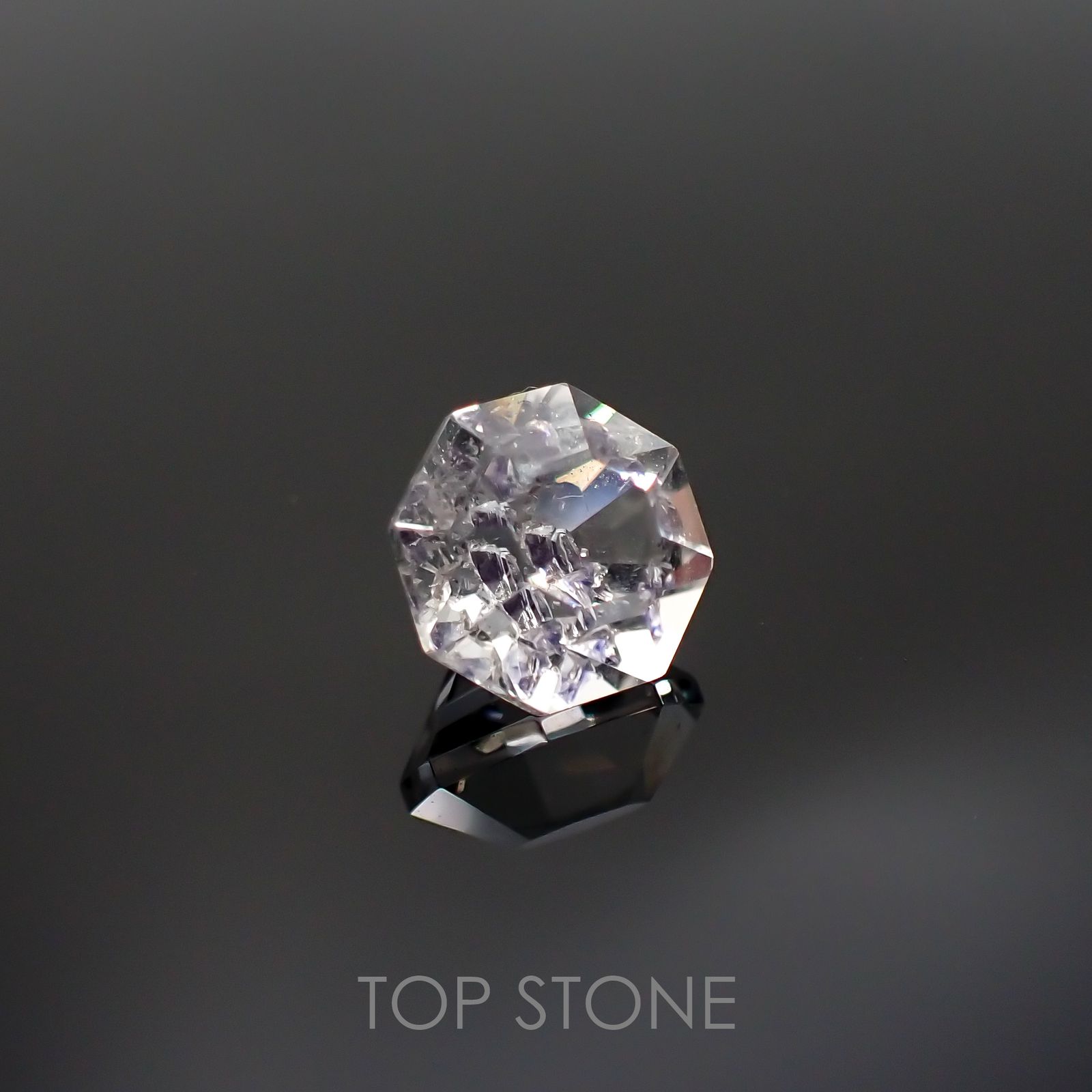 ◇オクタゴンカット◇フローライトインクォーツ マダガスカル産 2.67ct[220515711]8.4x8.3mm前後