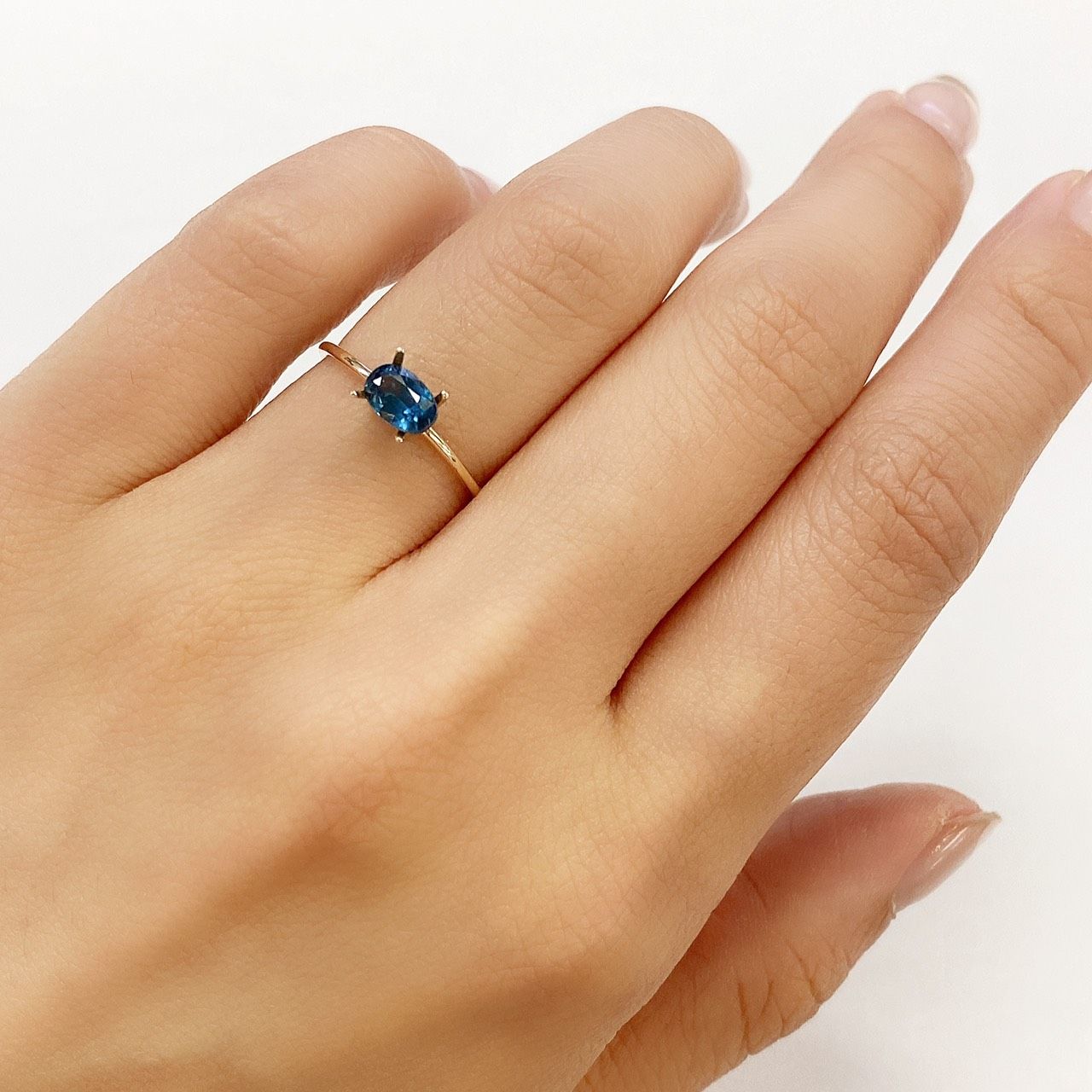 オーシャンブルーカイヤナイト(宝石名カイヤナイト) インド産 0.72ct 識別済[210711426]6.2×4mm前後