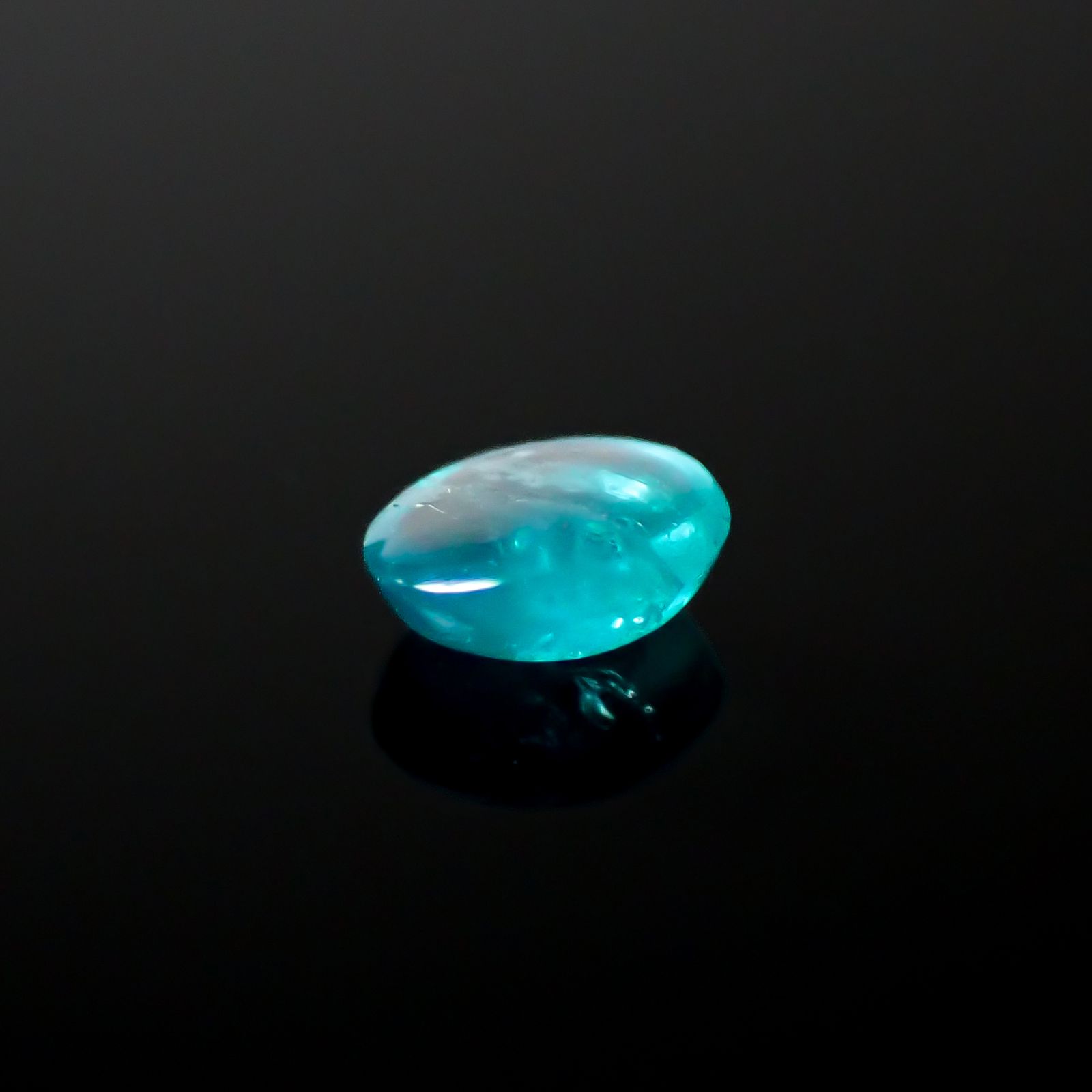 アウイナイト フルオレッセンス アフガニスタン産 0.17ct[240929043]4.2x3.6mm前後