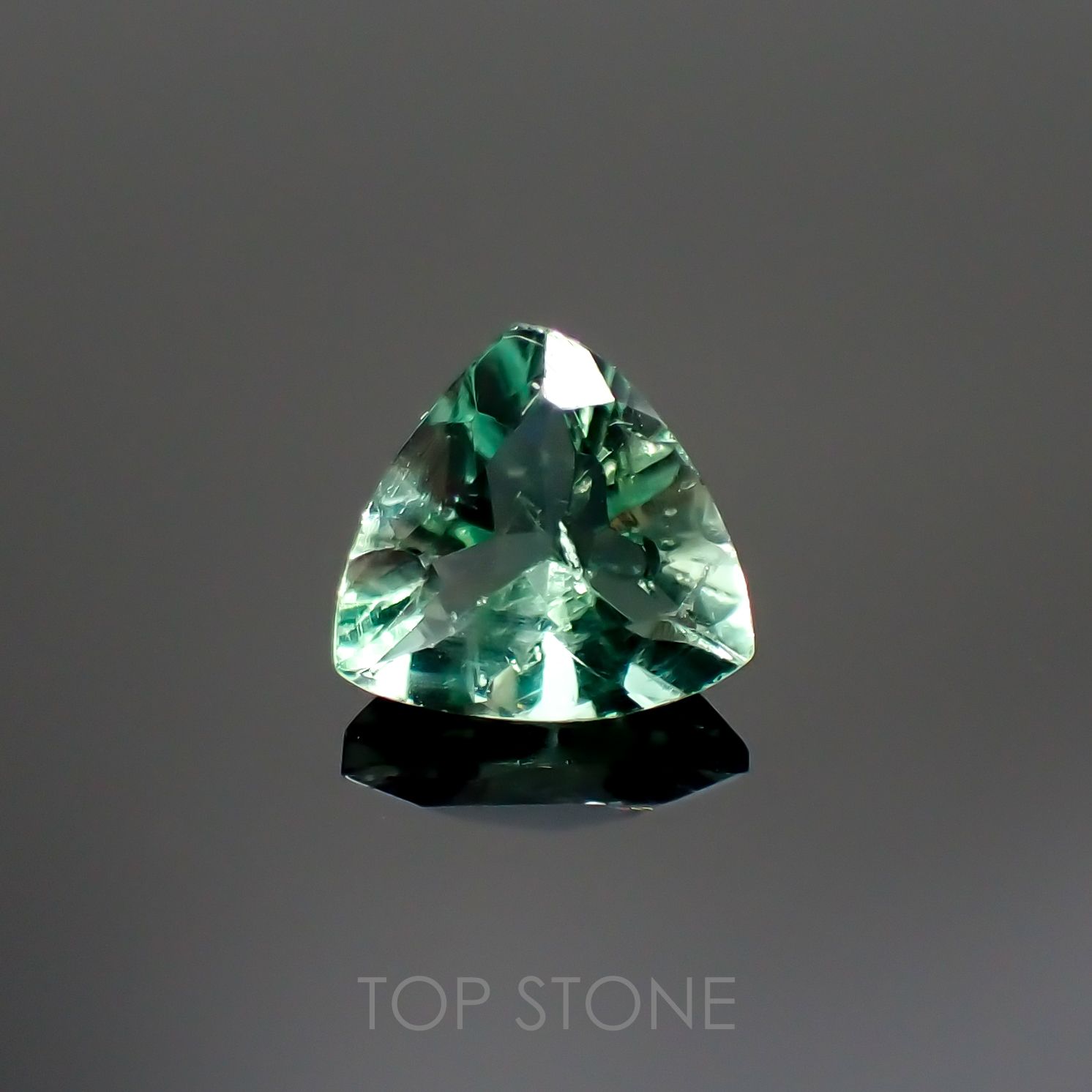 フローライト フルオレッセンス(宝石名フルオライト)イギリス・ロジャリー鉱山産 1.1ct 識別済[211113778]6.8x6.9mm前後