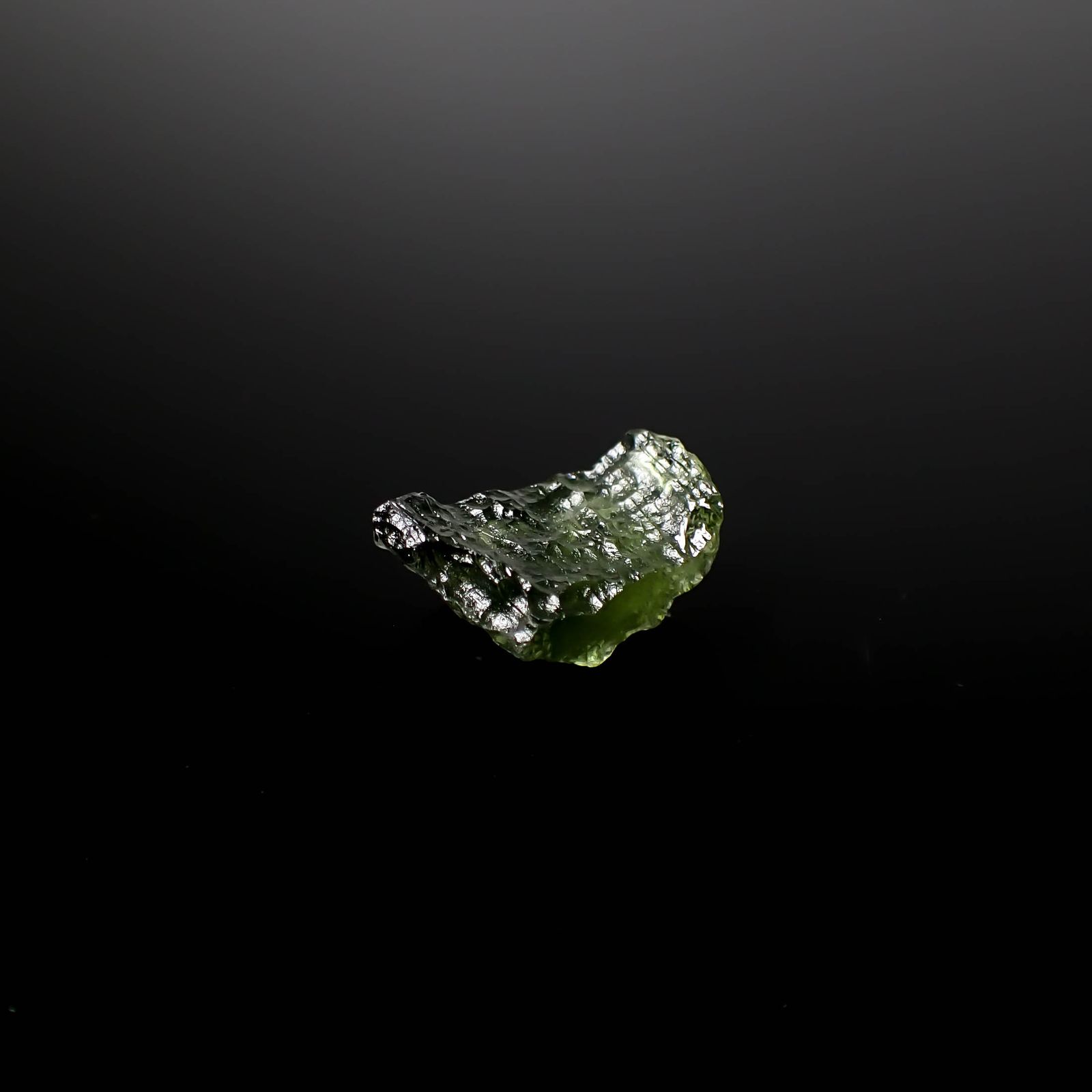 モルダバイト 原石 発見地：旧チェコスロバキア 3.82ct [241029298]15.1x9.1mm前後