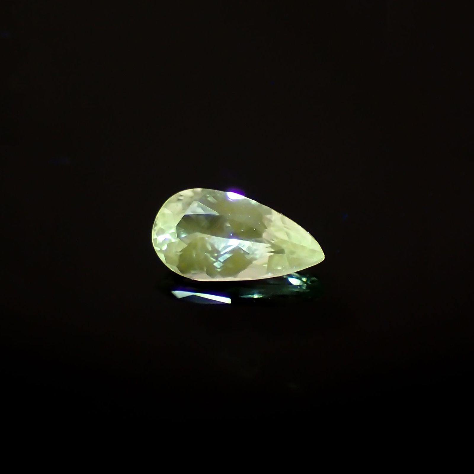 コーネルピン タンザニア産 0.12ct / 4.8x2.5mm前後 [231023859]
