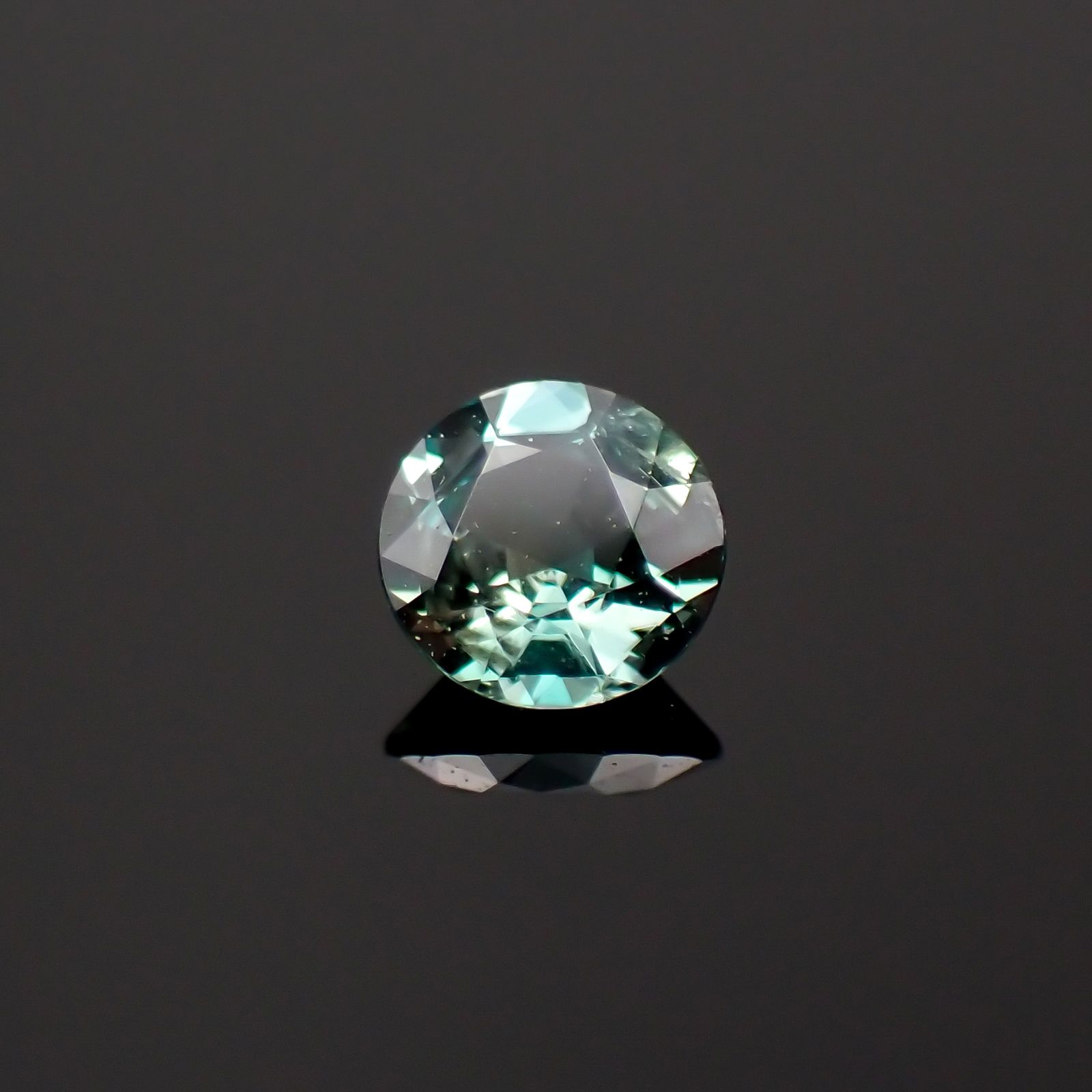 アレキサンドライト(宝石名アレキサンドライト)ブラジル産/EmeraldMains社製 0.116ct ソ付(彩珠)[230522064]3x2.9mm前後