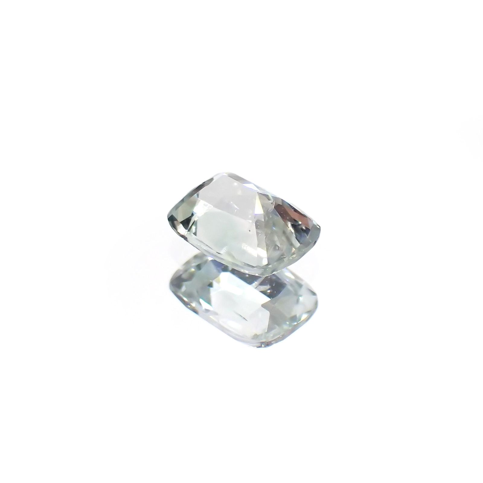 ジェレメジェバイト(宝石名エレメジェバイト)ナミビア産 識別済 0.48ct / 5.4x4mm前後 [220616304]