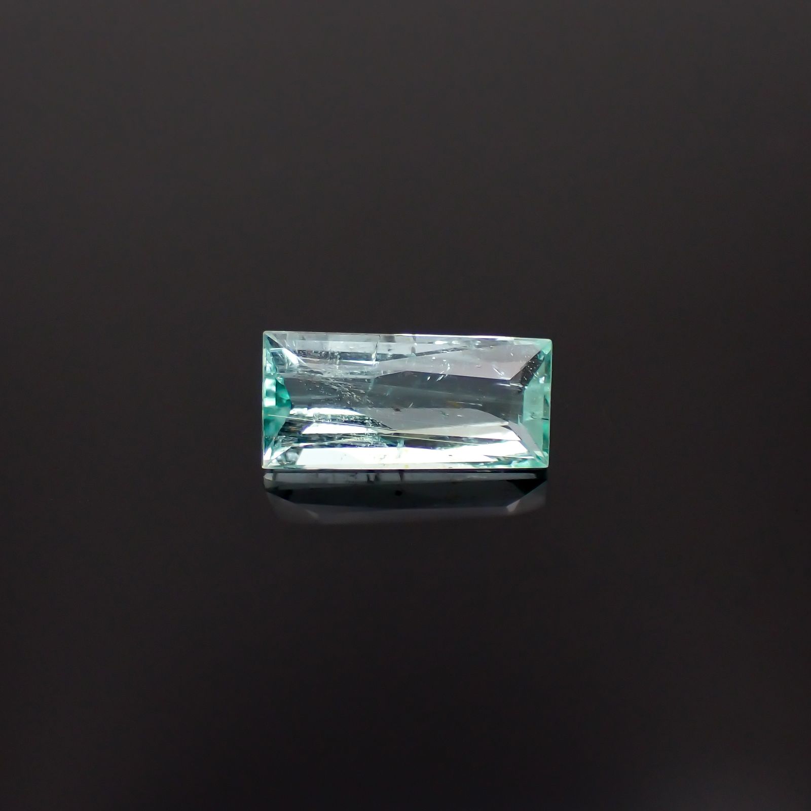 パライバトルマリン(宝石名トルマリン/別名パライバ・トルマリン)モザンビーク産 1.25ct 識別済[231224361]9.6x4.7mm前後