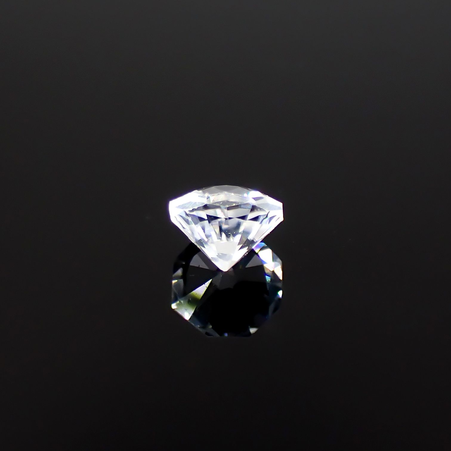 ◇オクタゴンカット◇カラーレスジルコン(宝石名ホワイト・ジルコン)スリランカ/カンボジア産 識別済 0.88ct / 5x5mm前後 [251231385]