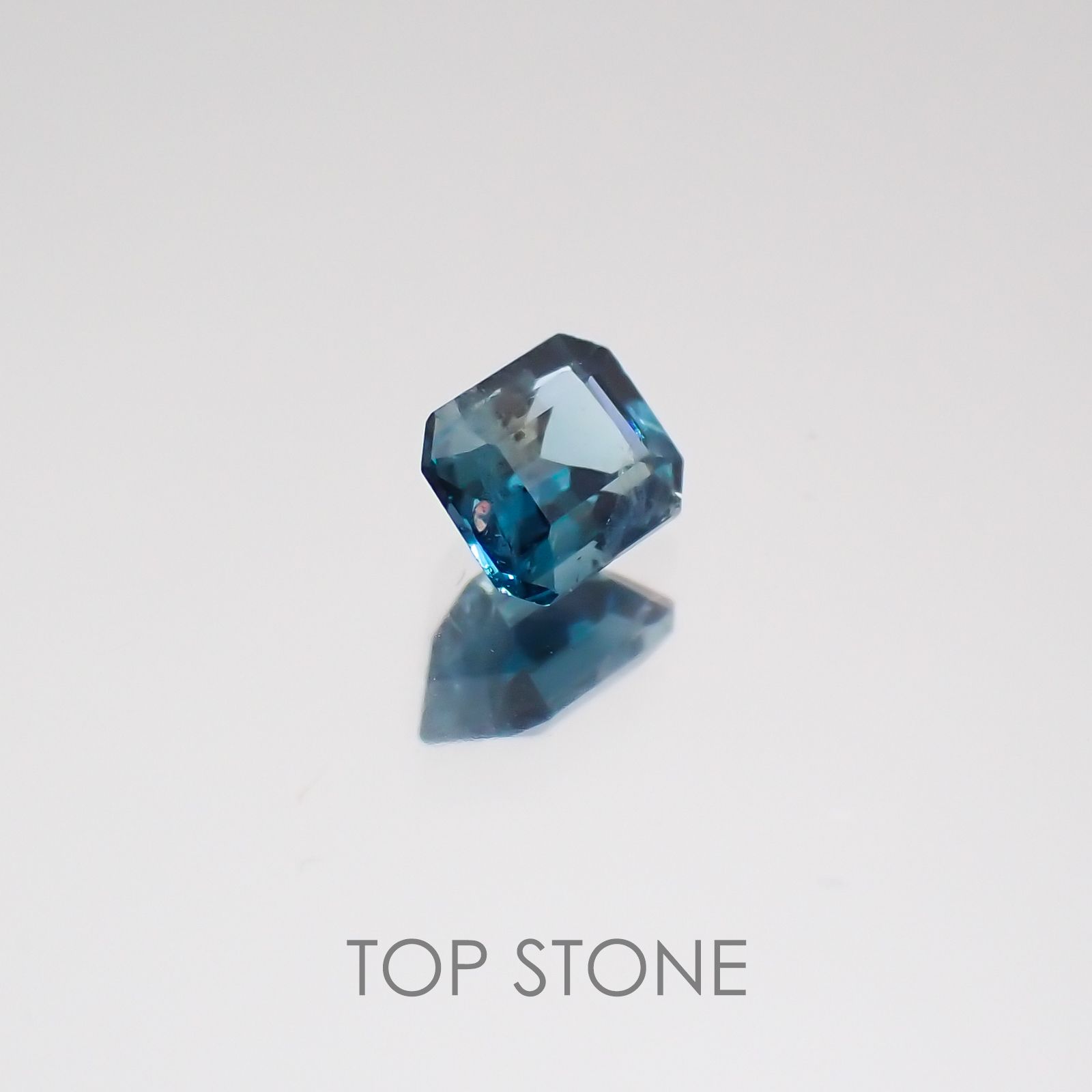 サファリン マダガスカル産 ルース 0.18ct[20128840]3.4×2.7mm前後