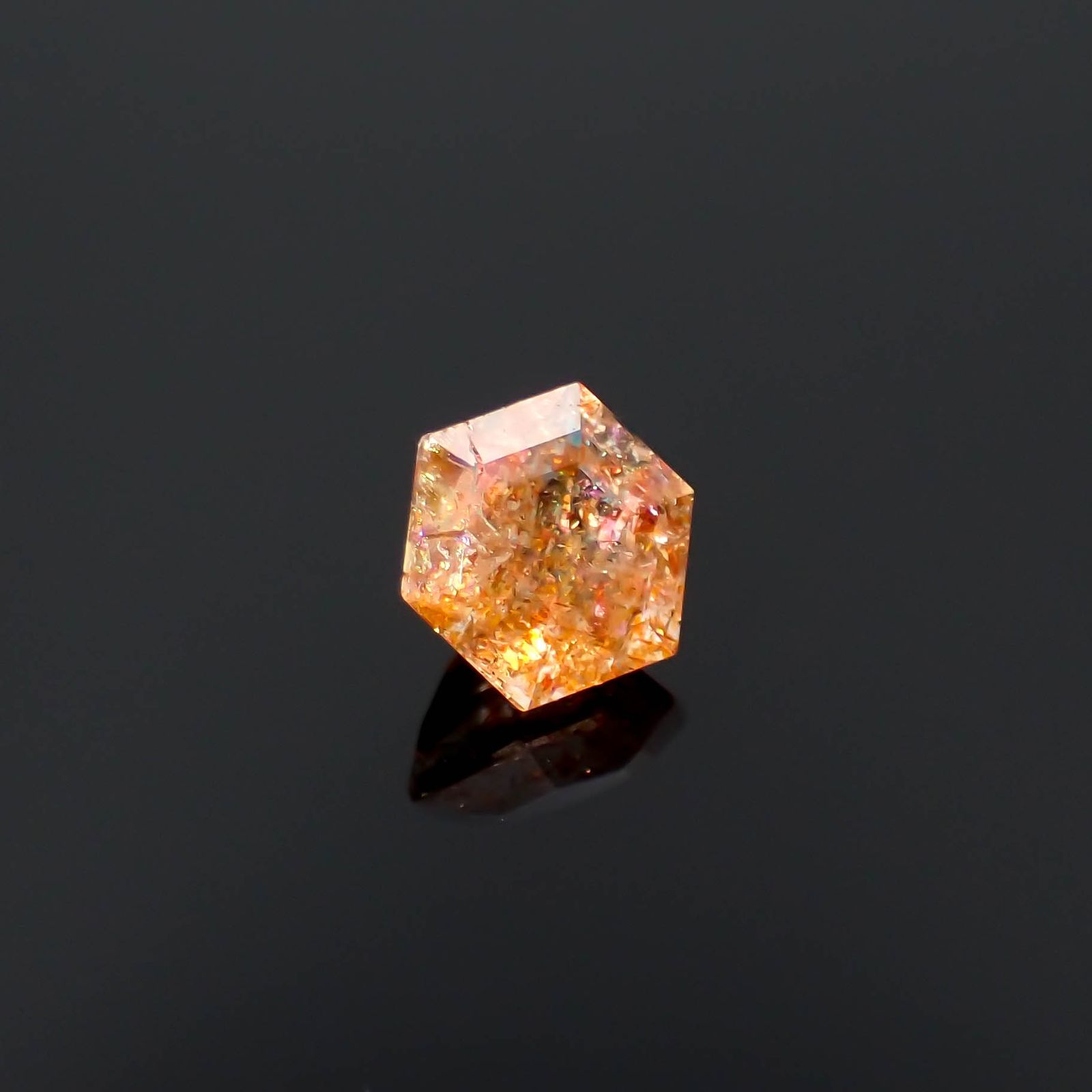 ◇ヘキサゴンカット◇イリュージョンサンストーンイリュージョンサンストーン タンザニア産 0.62ct[230320959]5.2x5.1mm前後