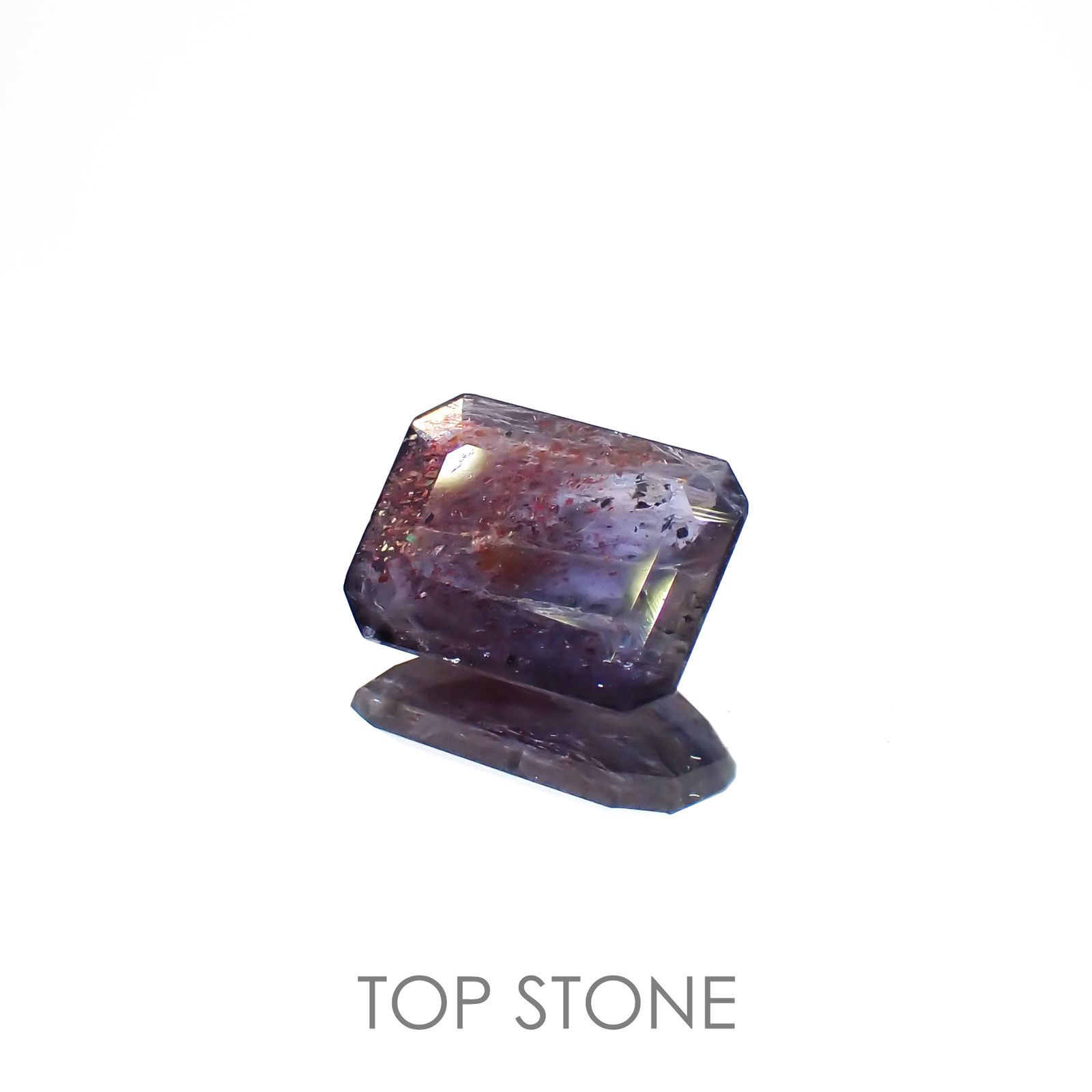 ブラッドショットアイオライト インド産 1.36ct[221219650]8.5x6.6mm前後
