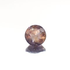 ブラッドショットアイオライト(宝石名ブラッドショット・アベンチュリン・アイオライト) インド/ブラジル産 1.229ct ソ付(彩珠)[210812391]7×7mm前後