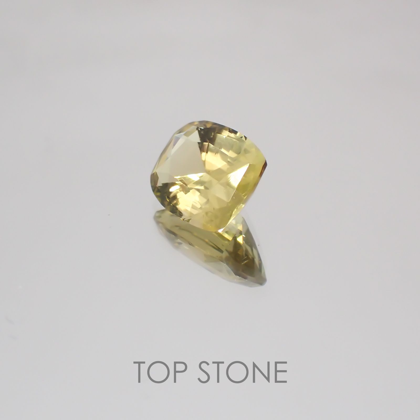 コーネルピン(宝石名コーネルピン) スリランカ産 1.59ct 識別済[21018933]7.9×6.3mm前後