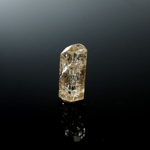 インペリアルトパーズ 原石 ザンビア産 5.31ct / 16.3x7mm前後 [250730940]