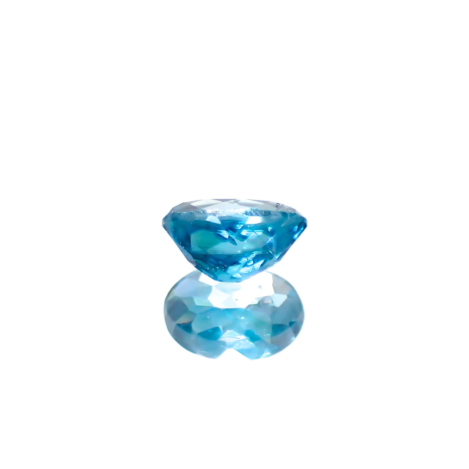 ブルージルコン カンボジア産 0.88ct[240728512]6.2x4.2mm前後