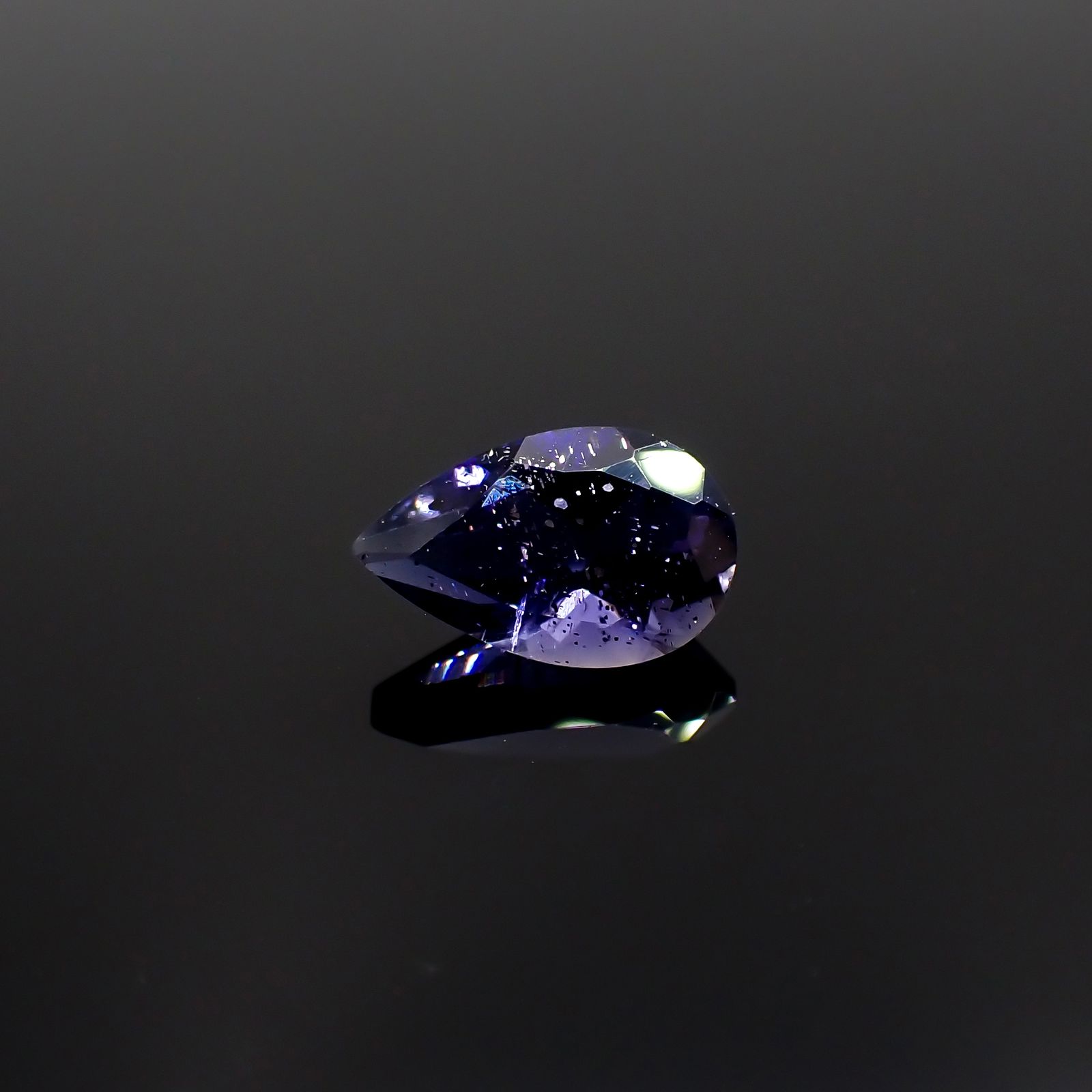 アイオライトサンストーン インド/ブラジル産 0.87ct[231224585]8.2x5.2mm前後