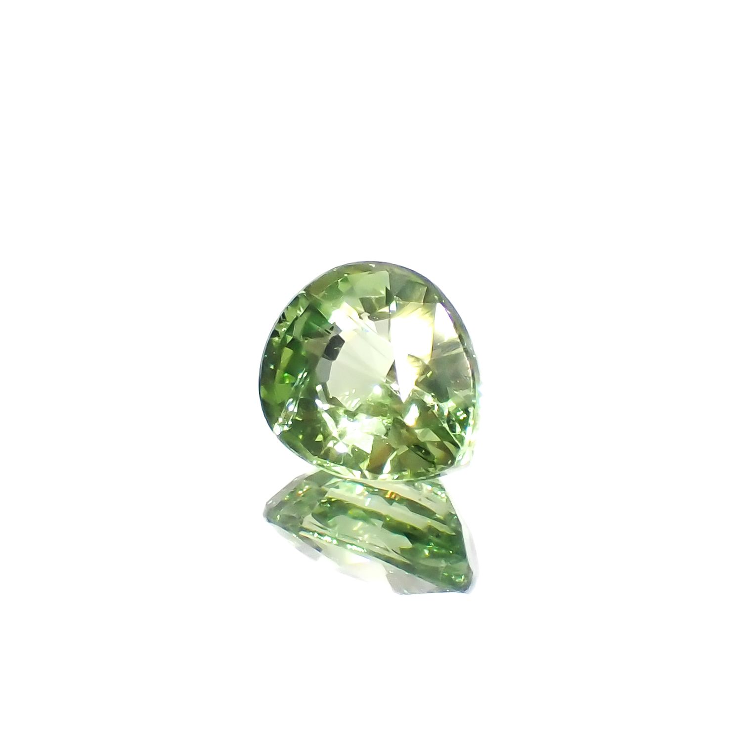 ミントガーネット(宝石名ガーネット)タンザニア産 0.81ct 識別済[230823067]6.1x5.2mm前後