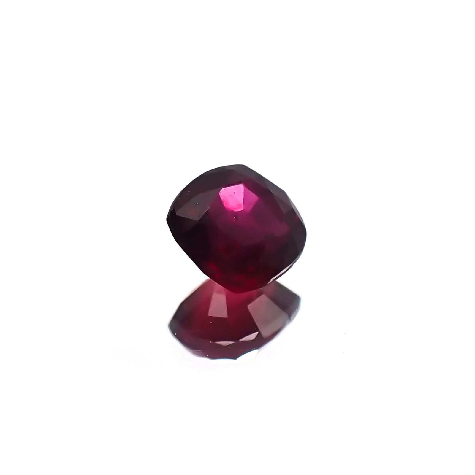 ルビー 非加熱(宝石名ルビー) マダガスカル産 識別済 0.45ct / 4.1x4.1mm前後 [210711735]