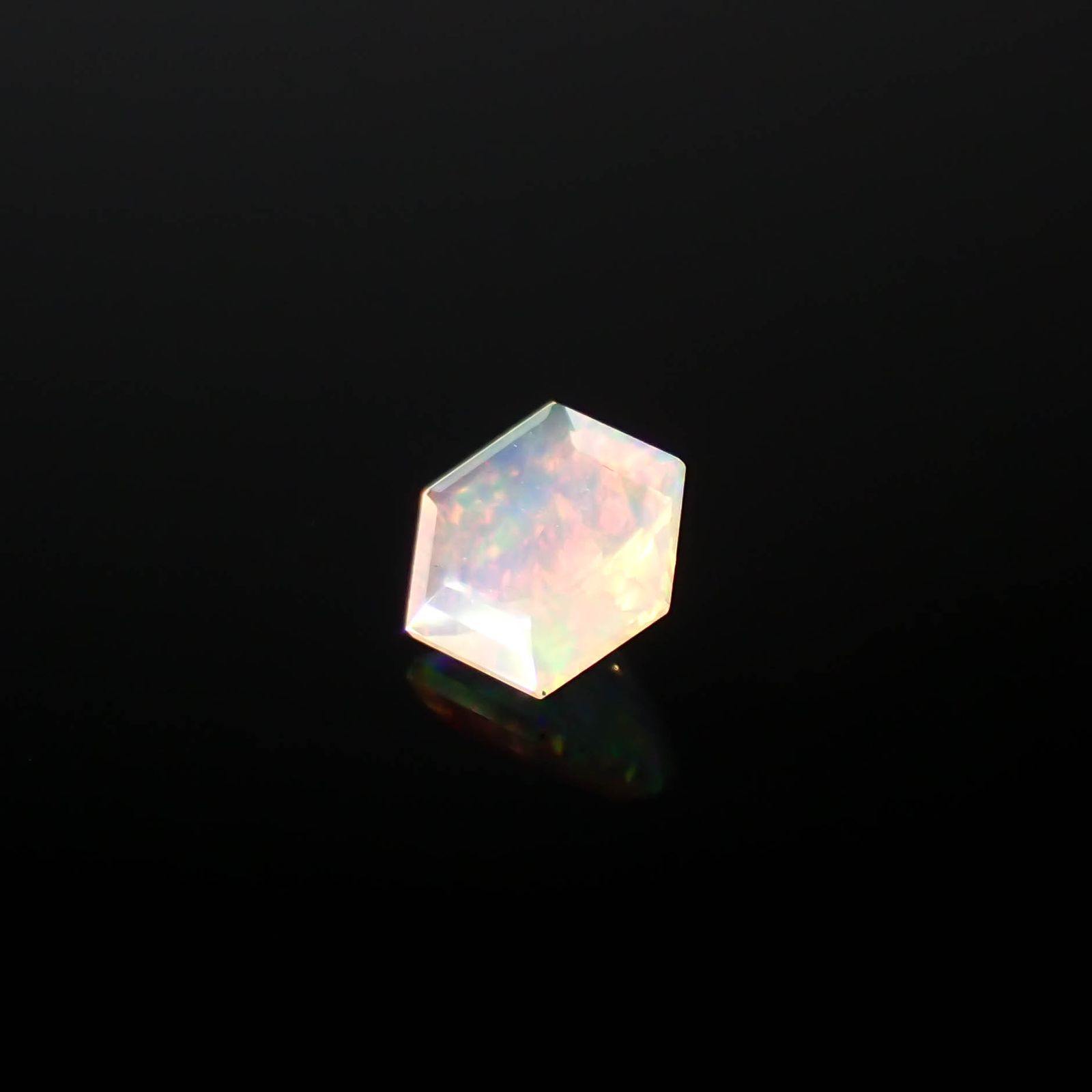 ◇ヘキサゴンカット◇エチオピアオパール エチオピア産 0.24ct[240226216]4.8x4.7mm前後