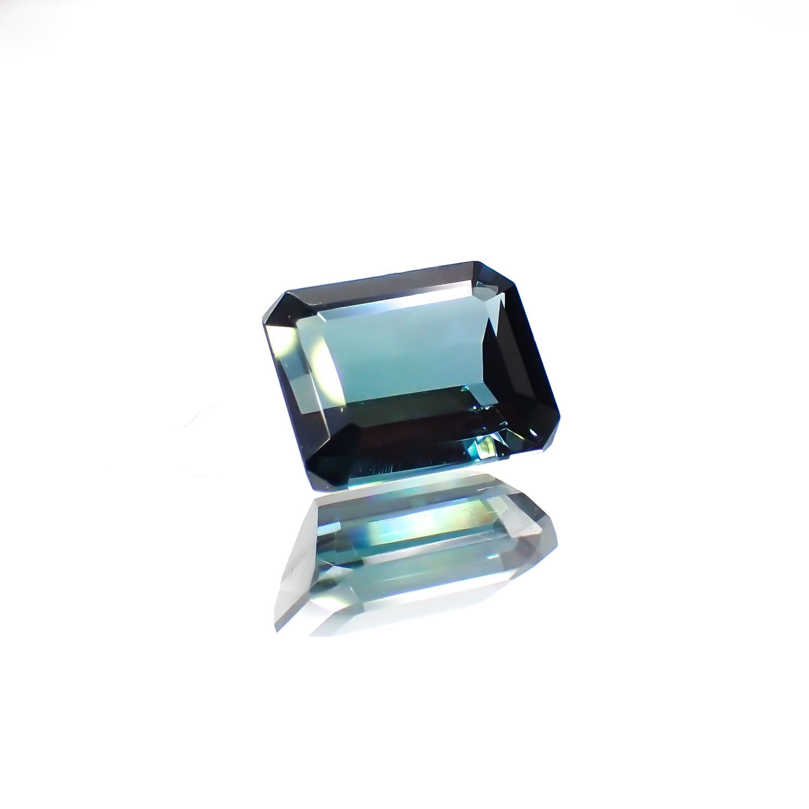 ブルートルマリン(宝石名ブルー・トルマリン) ナイジェリア/ブラジル産 1.455ct ソ付(彩珠)[211013590]7.3×5.8mm前後