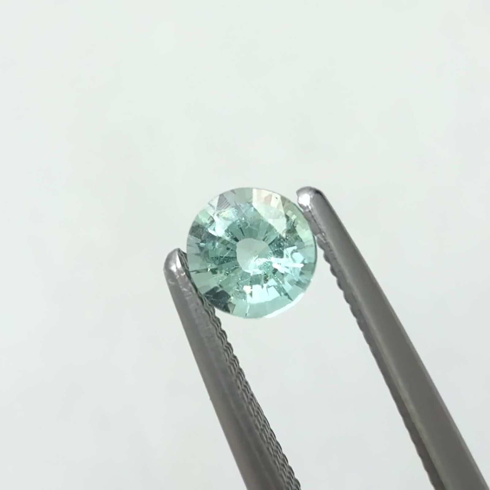 ミントベリル ナイジェリア産 0.32ct / 4.4x4.4mm前後 [250430202
