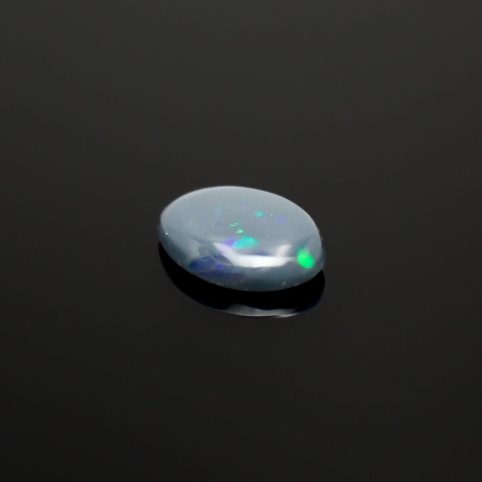 ブラックオパール(宝石名ブラック・オパール)オーストラリア産 0.29ct 識別済[231023697]6.6x4.7mm前後