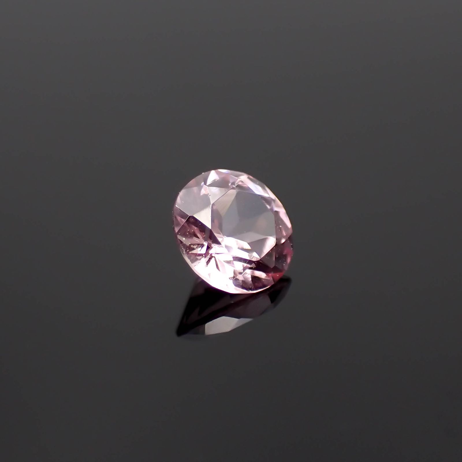 ドラゴンガーネット タンザニア産 0.49ct[230421462]4.8x4.8mm前後
