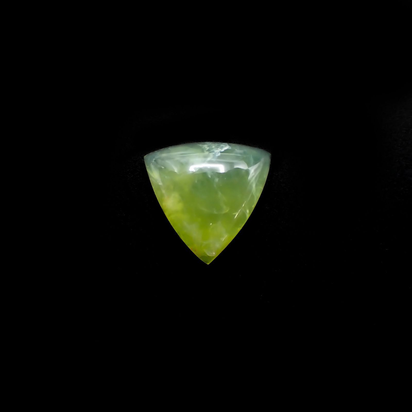 グリーンオパール ブラジル・アマゾン産 3.26ct / 11.8x12.2mm前後 [251117895]