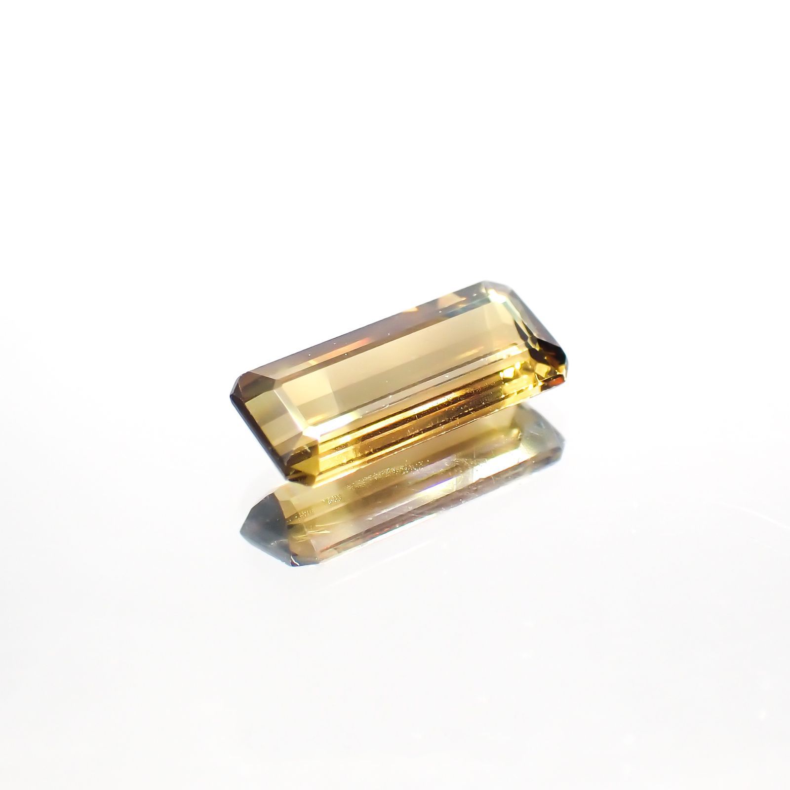 バイカラークリソベリル(宝石名バイカラー・クリソベリル)マダガスカル産 0.80ct 識別済[220114196]8.5x3.6mm前後