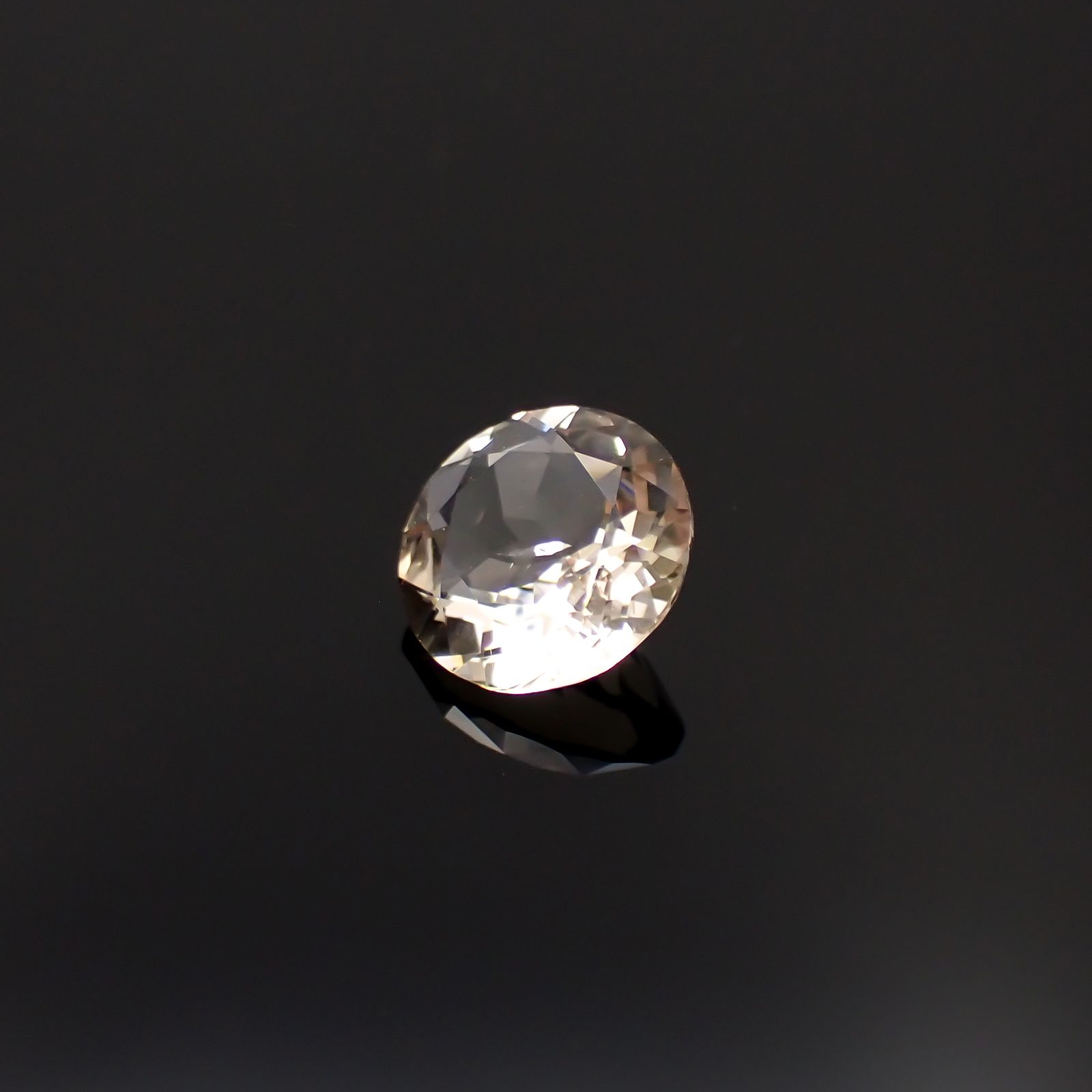 含バリウム・サニディン(宝石名サニディン)ドイツ産 1.66ct 識別済[231224972]8.4x8.4mm前後